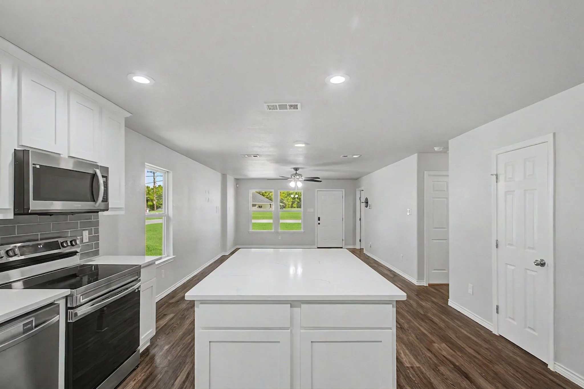 Single Family Residence For Sale in Hunt County , 3055 Silver Street, Greenville, Texas 75401, 4 Bedroom, 3 Bathroom, Garage spaces, 1,652 Sqft, built in 2022, mls#21361227, Real Estate Agent in Greenville, Homes For Sale in Hunt county, Homes For Sale in Greenville, Realtor in Greenville Texas, Real Estate Brokerage Independent Realty Texas, Luminita Cordes Realtor