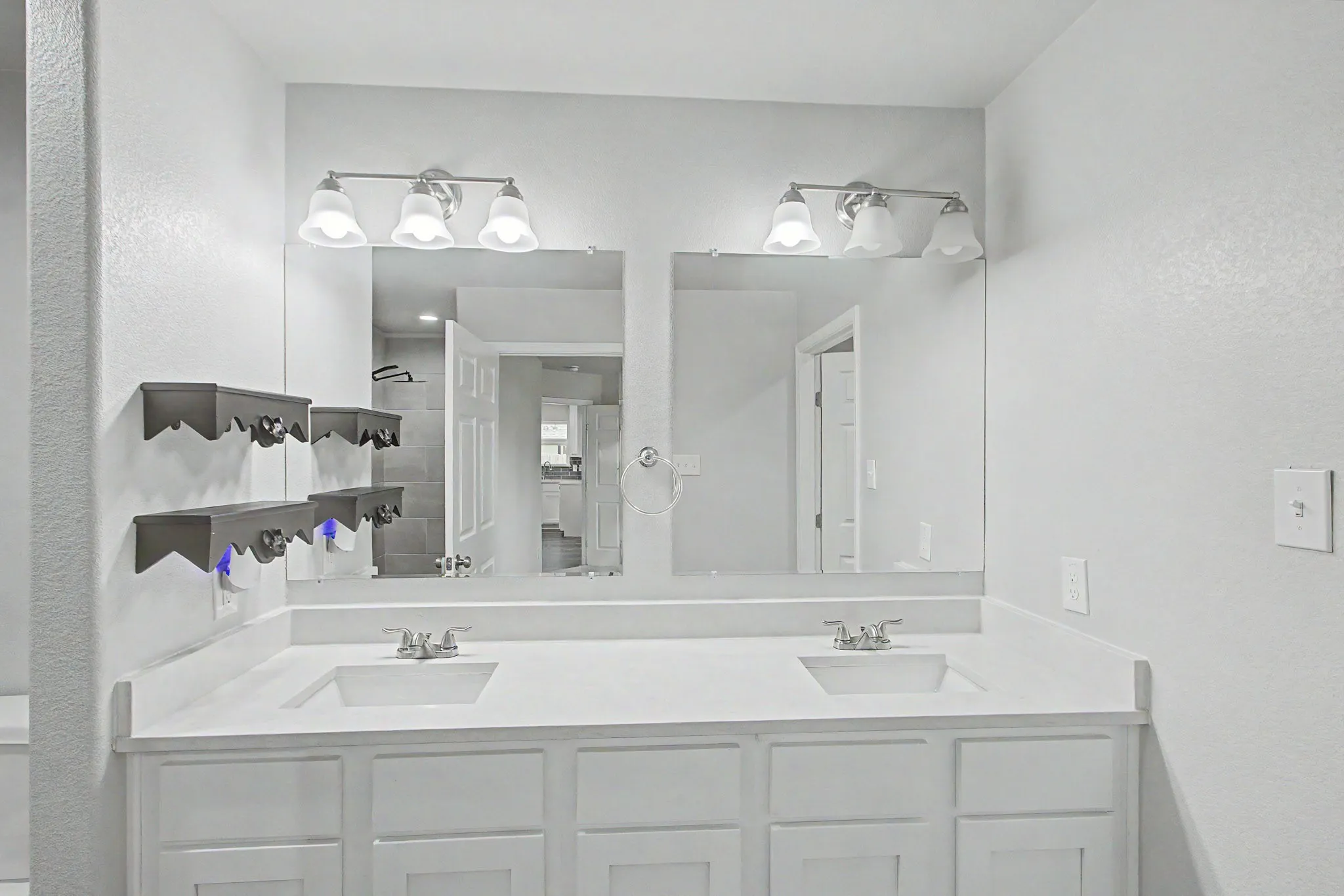 Single Family Residence For Sale in Hunt County , 3055 Silver Street, Greenville, Texas 75401, 4 Bedroom, 3 Bathroom, Garage spaces, 1,652 Sqft, built in 2022, mls#21361227, Real Estate Agent in Greenville, Homes For Sale in Hunt county, Homes For Sale in Greenville, Realtor in Greenville Texas, Real Estate Brokerage Independent Realty Texas, Luminita Cordes Realtor