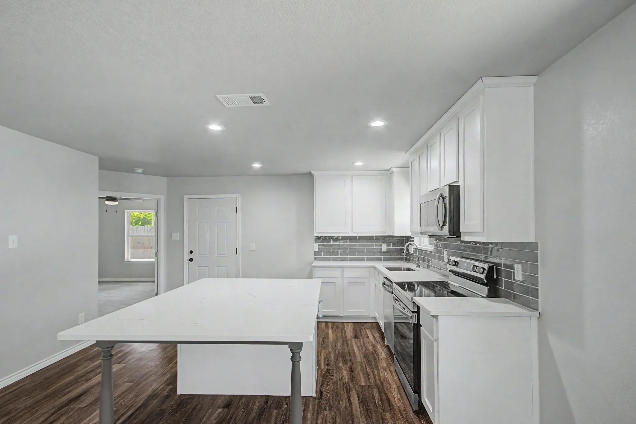 Single Family Residence For Sale in Hunt County , 3055 Silver Street, Greenville, Texas 75401, 4 Bedroom, 3 Bathroom, Garage spaces, 1,652 Sqft, built in 2022, mls#21361227, Real Estate Agent in Greenville, Homes For Sale in Hunt county, Homes For Sale in Greenville, Realtor in Greenville Texas, Real Estate Brokerage Independent Realty Texas, Luminita Cordes Realtor