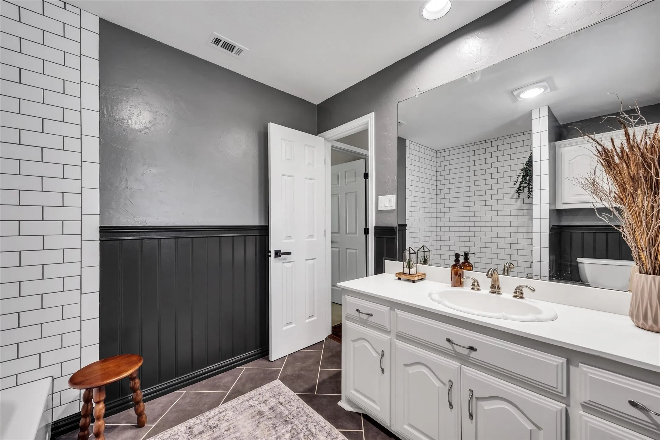 Single Family Residence For Sale in Dallas County , 1324 Coral Drive, Coppell, Texas 75019, 5 Bedroom, 4 Bathroom, 2 Garage spaces, 3,489 Sqft, built in 1994, mls#21366561, Real Estate Agent in Coppell, Homes For Sale in Dallas county, Homes For Sale in Coppell, Realtor in Coppell Texas, Real Estate Brokerage Independent Realty Texas, Luminita Cordes Realtor