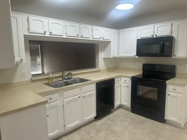 Single Family Residence For Rent in Rockwall County , 158 Brockway Drive, Rockwall, Texas 75032, 3 Bedroom, 2 Bathroom, 2 Garage spaces, 1,274 Sqft, built in 1985, mls#21366878, Real Estate Agent in Rockwall, Homes For Rent in Rockwall county, Homes For Rent in Rockwall, Realtor in Rockwall Texas, Real Estate Brokerage Independent Realty Texas, Luminita Cordes Realtor