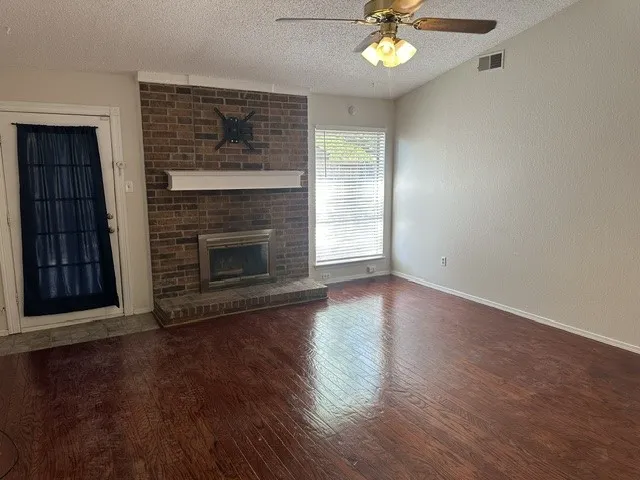 Single Family Residence For Rent in Rockwall County , 158 Brockway Drive, Rockwall, Texas 75032, 3 Bedroom, 2 Bathroom, 2 Garage spaces, 1,274 Sqft, built in 1985, mls#21366878, Real Estate Agent in Rockwall, Homes For Rent in Rockwall county, Homes For Rent in Rockwall, Realtor in Rockwall Texas, Real Estate Brokerage Independent Realty Texas, Luminita Cordes Realtor