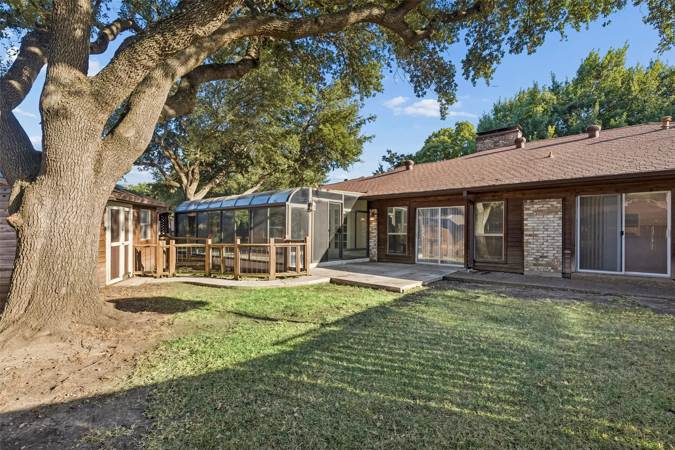 Single Family Residence For Sale in Dallas County , 5 Shannon Court, Richardson, Texas 75082, 4 Bedroom, 3 Bathroom, 2 Garage spaces, 2,421 Sqft, built in 1978, mls#21366862, Real Estate Agent in Richardson, Homes For Sale in Dallas county, Homes For Sale in Richardson, Realtor in Richardson Texas, Real Estate Brokerage Independent Realty Texas, Luminita Cordes Realtor