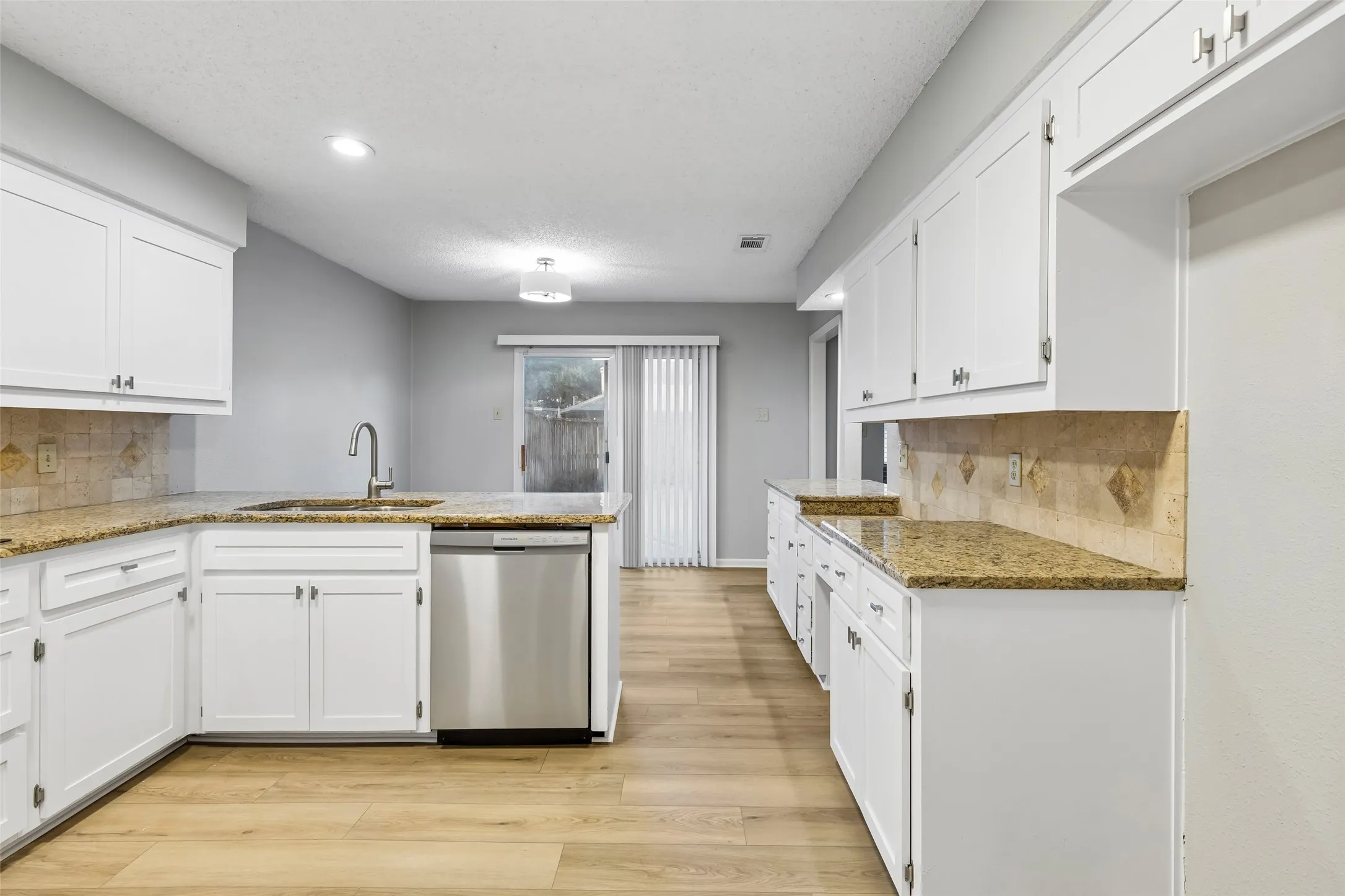 Single Family Residence For Sale in Dallas County , 5 Shannon Court, Richardson, Texas 75082, 4 Bedroom, 3 Bathroom, 2 Garage spaces, 2,421 Sqft, built in 1978, mls#21366862, Real Estate Agent in Richardson, Homes For Sale in Dallas county, Homes For Sale in Richardson, Realtor in Richardson Texas, Real Estate Brokerage Independent Realty Texas, Luminita Cordes Realtor