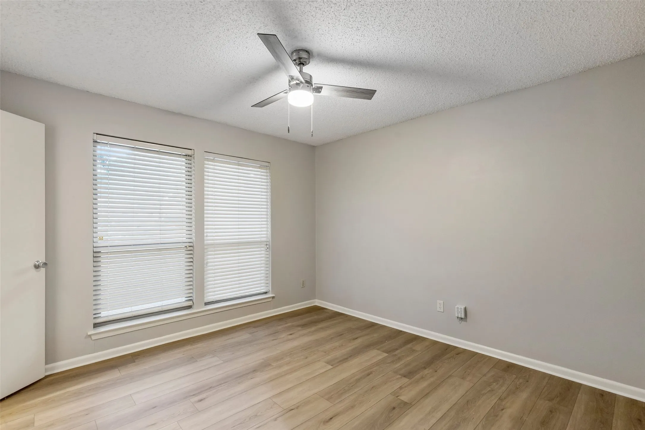 Single Family Residence For Sale in Dallas County , 5 Shannon Court, Richardson, Texas 75082, 4 Bedroom, 3 Bathroom, 2 Garage spaces, 2,421 Sqft, built in 1978, mls#21366862, Real Estate Agent in Richardson, Homes For Sale in Dallas county, Homes For Sale in Richardson, Realtor in Richardson Texas, Real Estate Brokerage Independent Realty Texas, Luminita Cordes Realtor