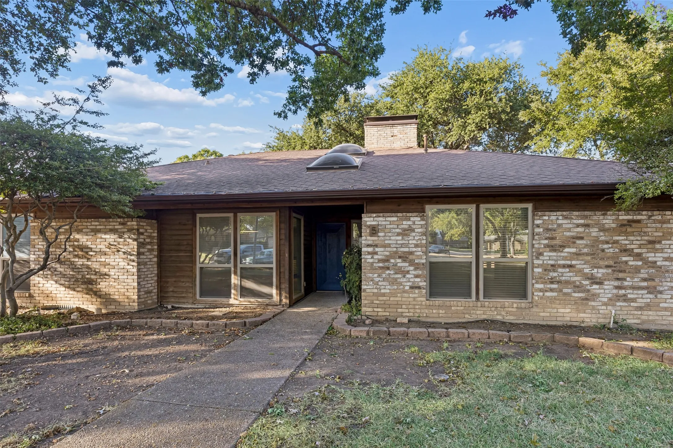 Single Family Residence For Sale in Dallas County , 5 Shannon Court, Richardson, Texas 75082, 4 Bedroom, 3 Bathroom, 2 Garage spaces, 2,421 Sqft, built in 1978, mls#21366862, Real Estate Agent in Richardson, Homes For Sale in Dallas county, Homes For Sale in Richardson, Realtor in Richardson Texas, Real Estate Brokerage Independent Realty Texas, Luminita Cordes Realtor