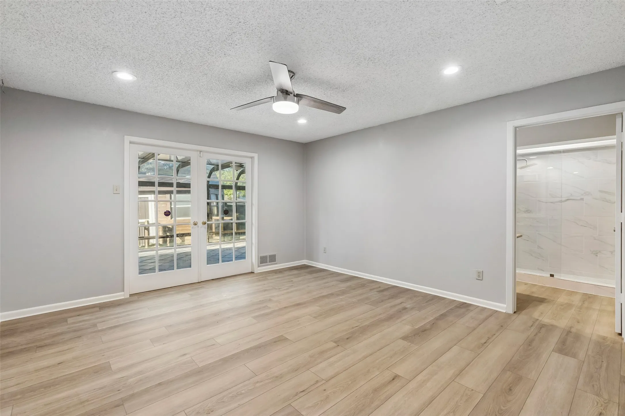 Single Family Residence For Sale in Dallas County , 5 Shannon Court, Richardson, Texas 75082, 4 Bedroom, 3 Bathroom, 2 Garage spaces, 2,421 Sqft, built in 1978, mls#21366862, Real Estate Agent in Richardson, Homes For Sale in Dallas county, Homes For Sale in Richardson, Realtor in Richardson Texas, Real Estate Brokerage Independent Realty Texas, Luminita Cordes Realtor