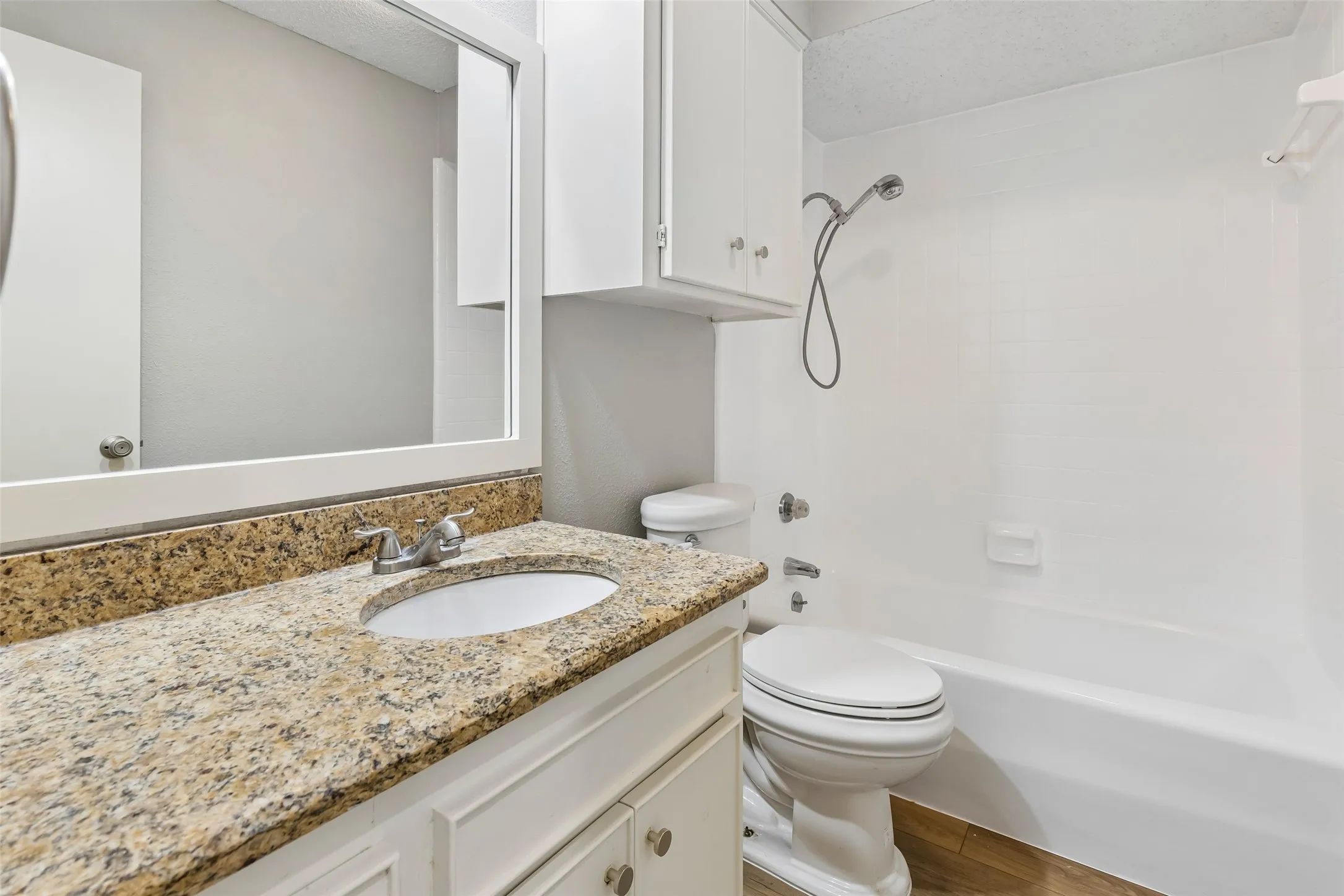 Single Family Residence For Sale in Dallas County , 5 Shannon Court, Richardson, Texas 75082, 4 Bedroom, 3 Bathroom, 2 Garage spaces, 2,421 Sqft, built in 1978, mls#21366862, Real Estate Agent in Richardson, Homes For Sale in Dallas county, Homes For Sale in Richardson, Realtor in Richardson Texas, Real Estate Brokerage Independent Realty Texas, Luminita Cordes Realtor