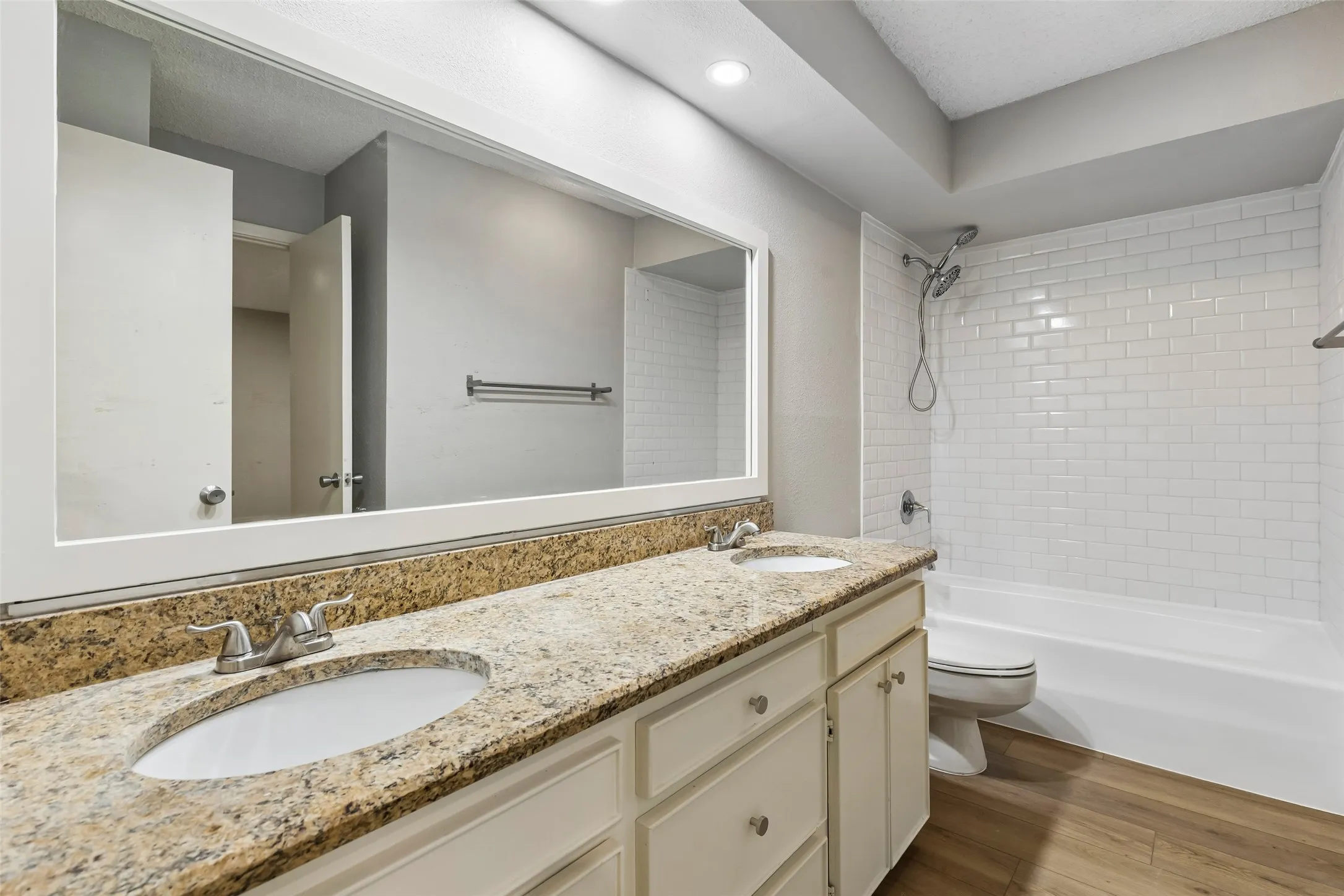 Single Family Residence For Sale in Dallas County , 5 Shannon Court, Richardson, Texas 75082, 4 Bedroom, 3 Bathroom, 2 Garage spaces, 2,421 Sqft, built in 1978, mls#21366862, Real Estate Agent in Richardson, Homes For Sale in Dallas county, Homes For Sale in Richardson, Realtor in Richardson Texas, Real Estate Brokerage Independent Realty Texas, Luminita Cordes Realtor