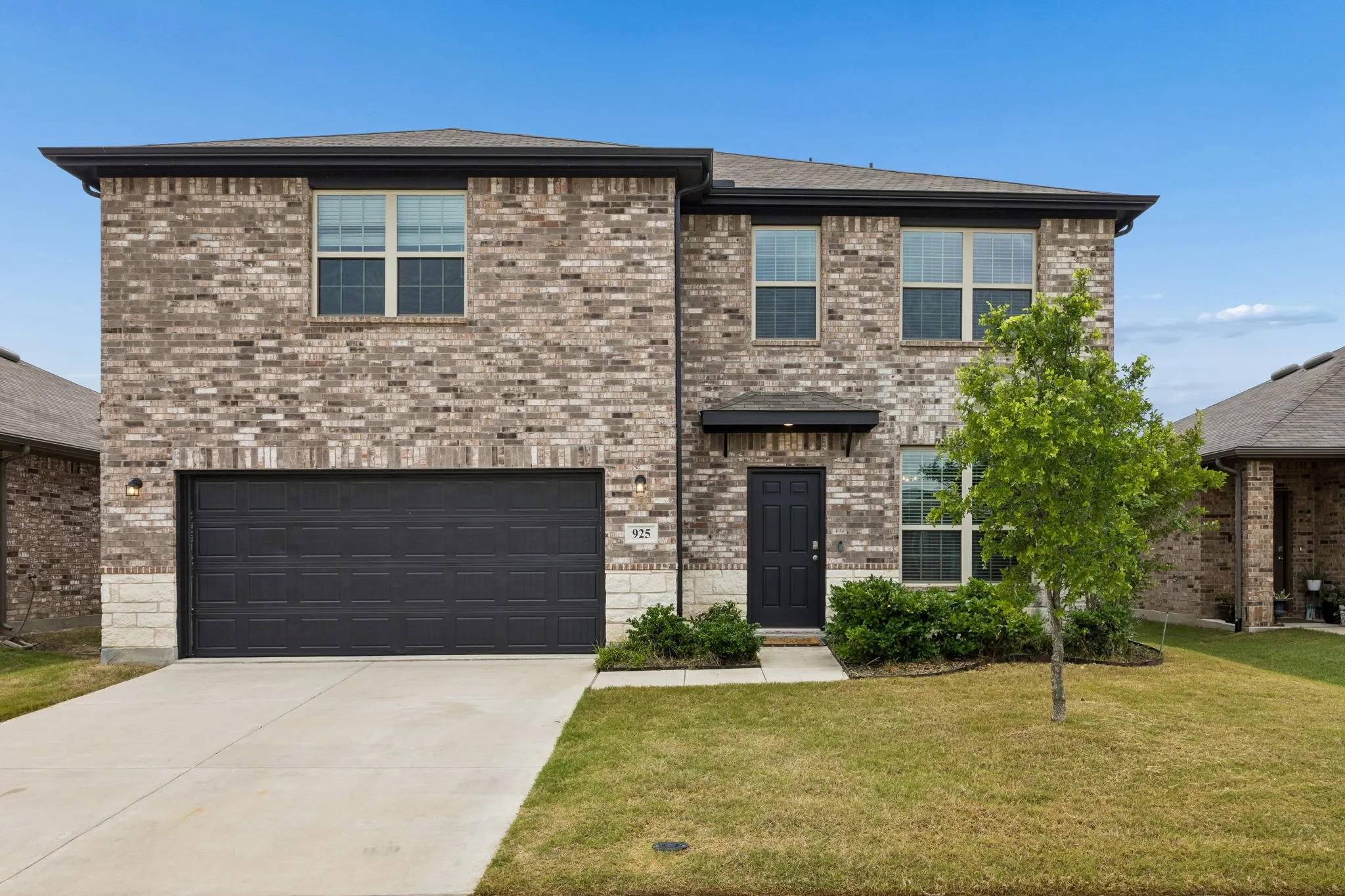 Single Family Residence For Sale in Grayson County , 925 Billups Drive, Van Alstyne, Texas 75495, 3 Bedroom, 3 Bathroom, 2 Garage spaces, 2,611 Sqft, built in 2023, mls#21365799, Real Estate Agent in Van Alstyne, Homes For Sale in Grayson county, Homes For Sale in Van Alstyne, Realtor in Van Alstyne Texas, Real Estate Brokerage Independent Realty Texas, Luminita Cordes Realtor