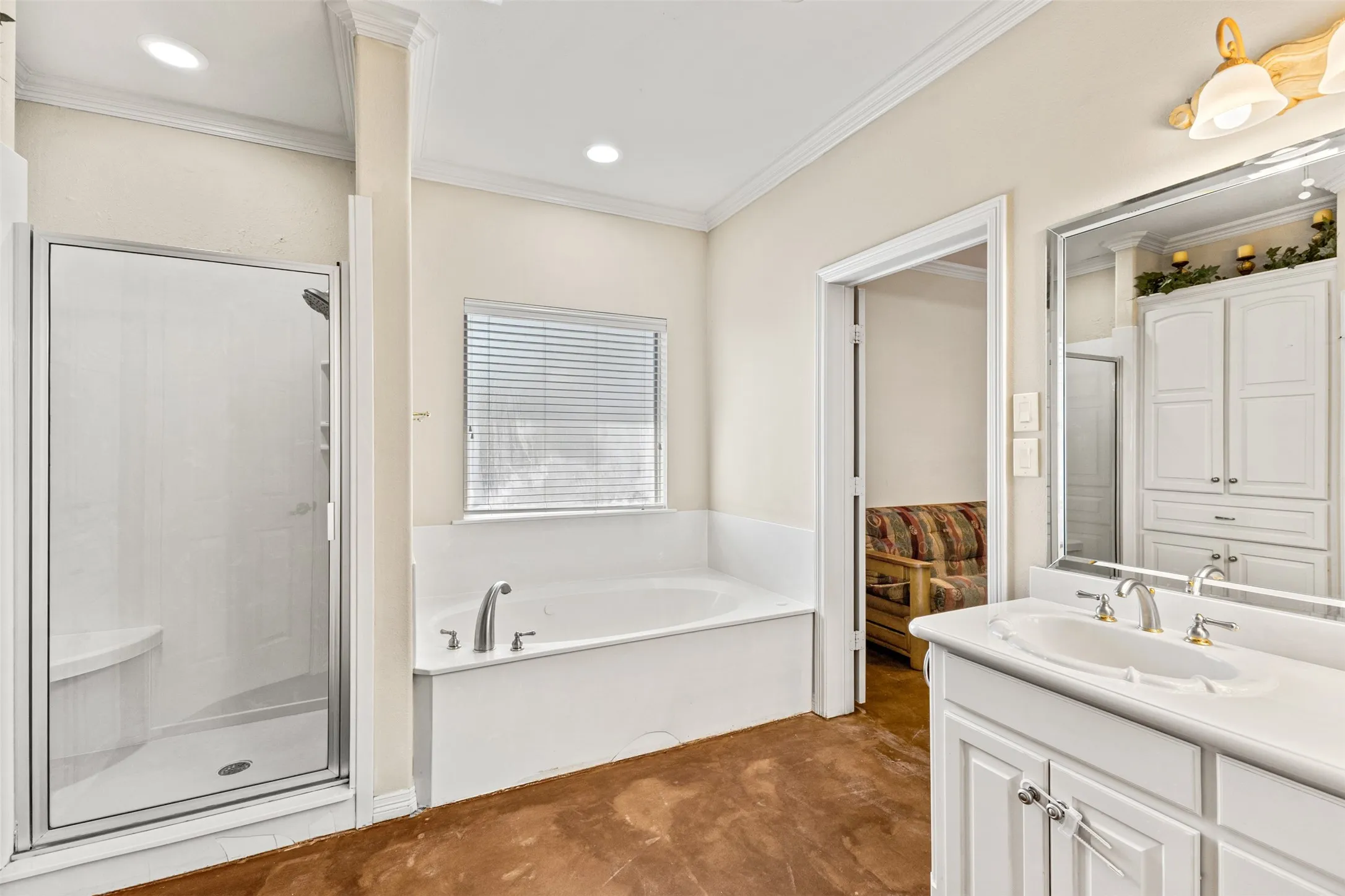 Single Family Residence For Sale in Ellis County , 1010 Williams Street, Ennis, Texas 75119, 3 Bedroom, 3 Bathroom, 2 Garage spaces, 1,933 Sqft, built in 2005, mls#21354624, Real Estate Agent in Ennis, Homes For Sale in Ellis county, Homes For Sale in Ennis, Realtor in Ennis Texas, Real Estate Brokerage Independent Realty Texas, Luminita Cordes Realtor
