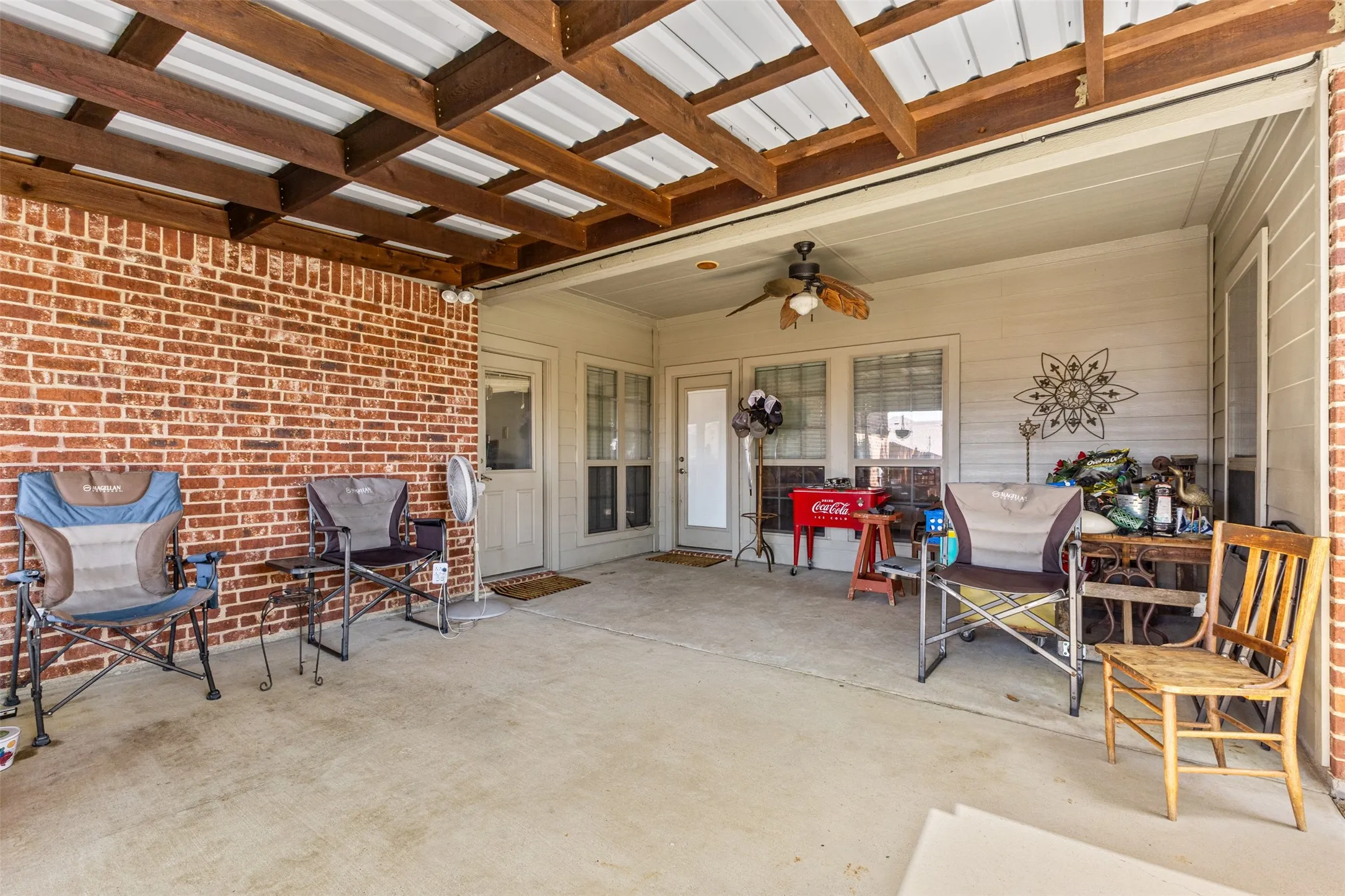 Single Family Residence For Sale in Ellis County , 1010 Williams Street, Ennis, Texas 75119, 3 Bedroom, 3 Bathroom, 2 Garage spaces, 1,933 Sqft, built in 2005, mls#21354624, Real Estate Agent in Ennis, Homes For Sale in Ellis county, Homes For Sale in Ennis, Realtor in Ennis Texas, Real Estate Brokerage Independent Realty Texas, Luminita Cordes Realtor