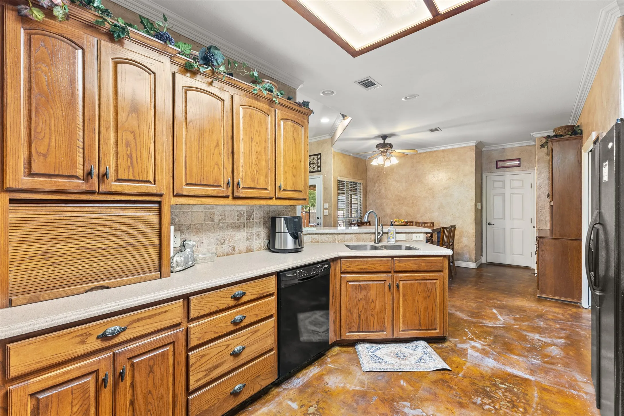 Single Family Residence For Sale in Ellis County , 1010 Williams Street, Ennis, Texas 75119, 3 Bedroom, 3 Bathroom, 2 Garage spaces, 1,933 Sqft, built in 2005, mls#21354624, Real Estate Agent in Ennis, Homes For Sale in Ellis county, Homes For Sale in Ennis, Realtor in Ennis Texas, Real Estate Brokerage Independent Realty Texas, Luminita Cordes Realtor