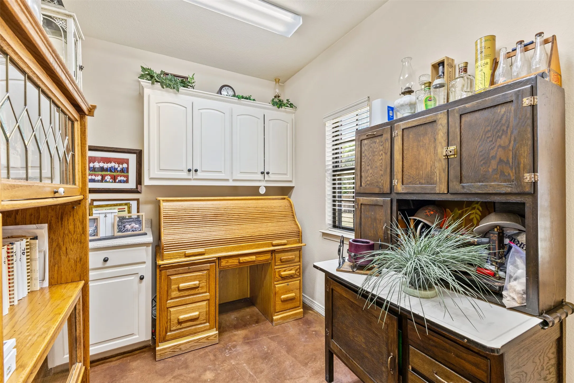 Single Family Residence For Sale in Ellis County , 1010 Williams Street, Ennis, Texas 75119, 3 Bedroom, 3 Bathroom, 2 Garage spaces, 1,933 Sqft, built in 2005, mls#21354624, Real Estate Agent in Ennis, Homes For Sale in Ellis county, Homes For Sale in Ennis, Realtor in Ennis Texas, Real Estate Brokerage Independent Realty Texas, Luminita Cordes Realtor