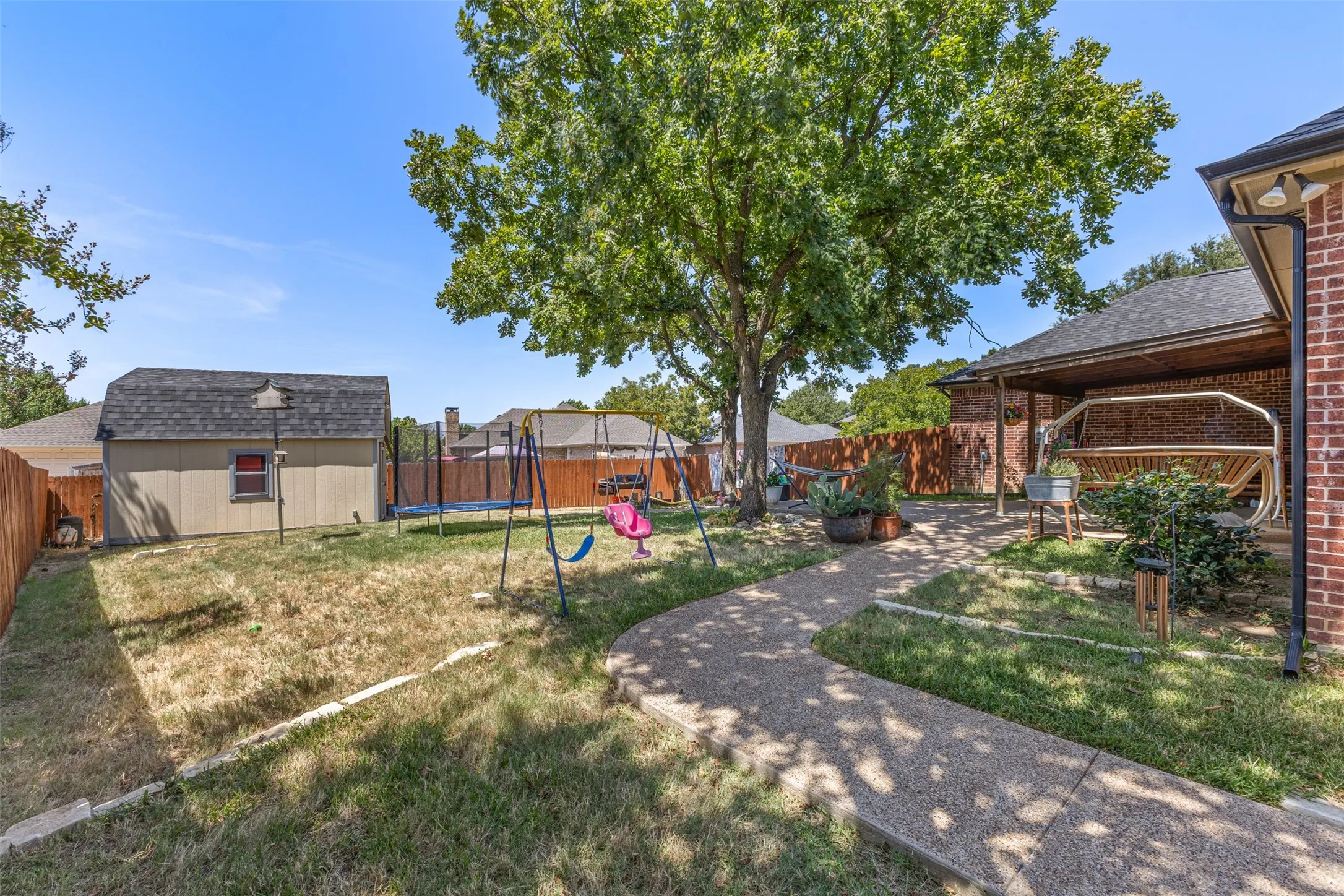 Single Family Residence For Sale in Ellis County , 1010 Williams Street, Ennis, Texas 75119, 3 Bedroom, 3 Bathroom, 2 Garage spaces, 1,933 Sqft, built in 2005, mls#21354624, Real Estate Agent in Ennis, Homes For Sale in Ellis county, Homes For Sale in Ennis, Realtor in Ennis Texas, Real Estate Brokerage Independent Realty Texas, Luminita Cordes Realtor