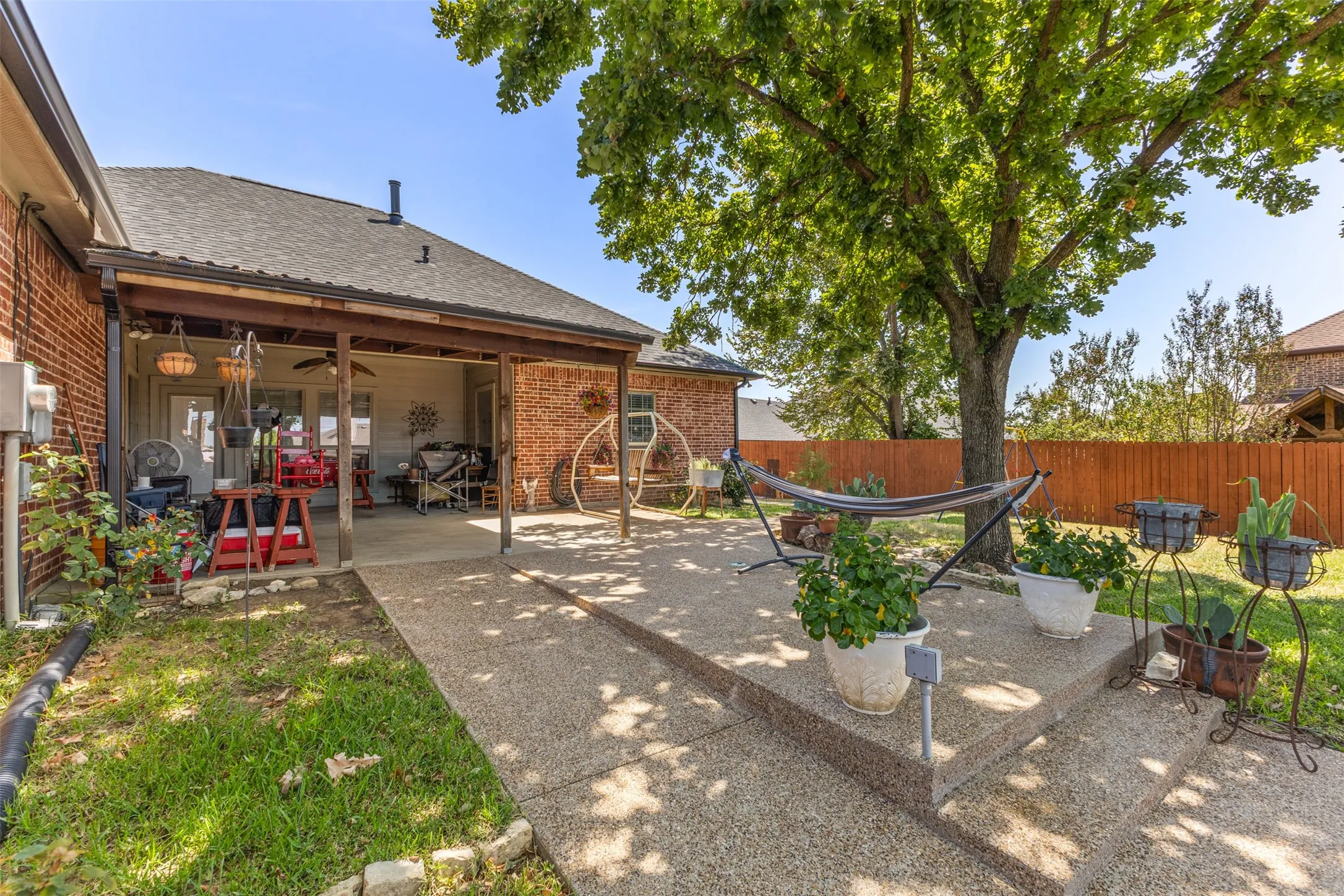 Single Family Residence For Sale in Ellis County , 1010 Williams Street, Ennis, Texas 75119, 3 Bedroom, 3 Bathroom, 2 Garage spaces, 1,933 Sqft, built in 2005, mls#21354624, Real Estate Agent in Ennis, Homes For Sale in Ellis county, Homes For Sale in Ennis, Realtor in Ennis Texas, Real Estate Brokerage Independent Realty Texas, Luminita Cordes Realtor