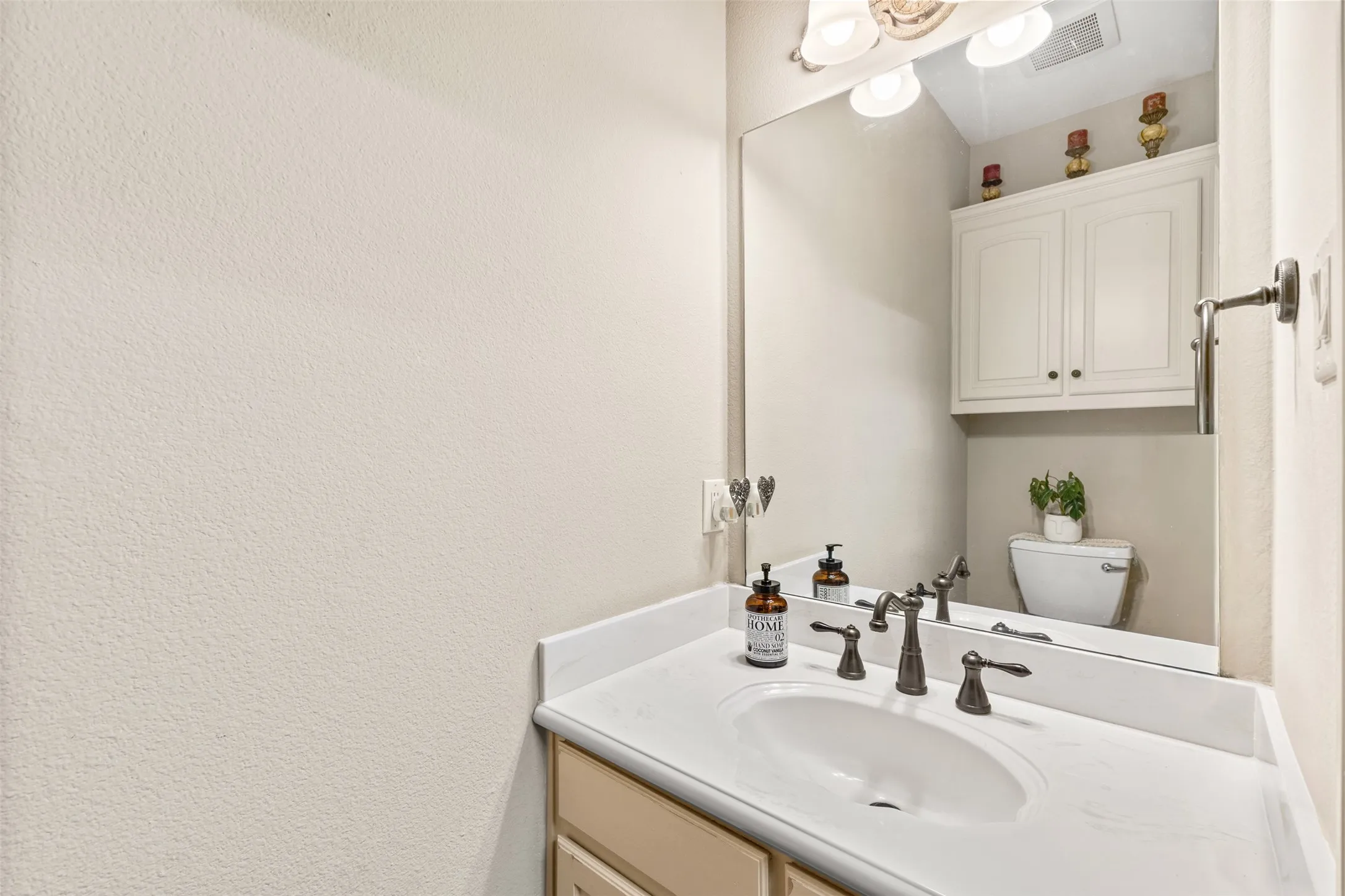 Single Family Residence For Sale in Ellis County , 1010 Williams Street, Ennis, Texas 75119, 3 Bedroom, 3 Bathroom, 2 Garage spaces, 1,933 Sqft, built in 2005, mls#21354624, Real Estate Agent in Ennis, Homes For Sale in Ellis county, Homes For Sale in Ennis, Realtor in Ennis Texas, Real Estate Brokerage Independent Realty Texas, Luminita Cordes Realtor