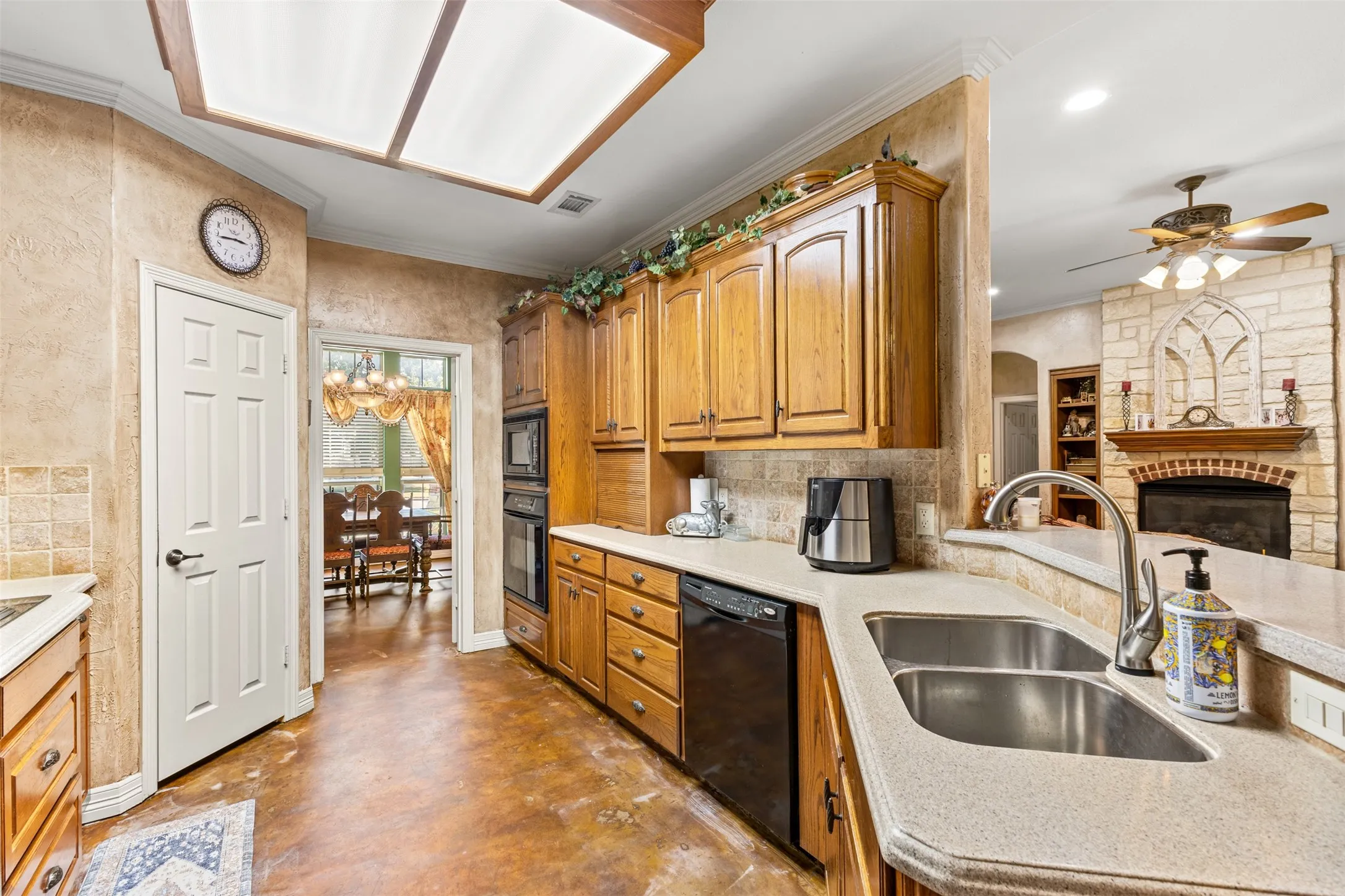 Single Family Residence For Sale in Ellis County , 1010 Williams Street, Ennis, Texas 75119, 3 Bedroom, 3 Bathroom, 2 Garage spaces, 1,933 Sqft, built in 2005, mls#21354624, Real Estate Agent in Ennis, Homes For Sale in Ellis county, Homes For Sale in Ennis, Realtor in Ennis Texas, Real Estate Brokerage Independent Realty Texas, Luminita Cordes Realtor