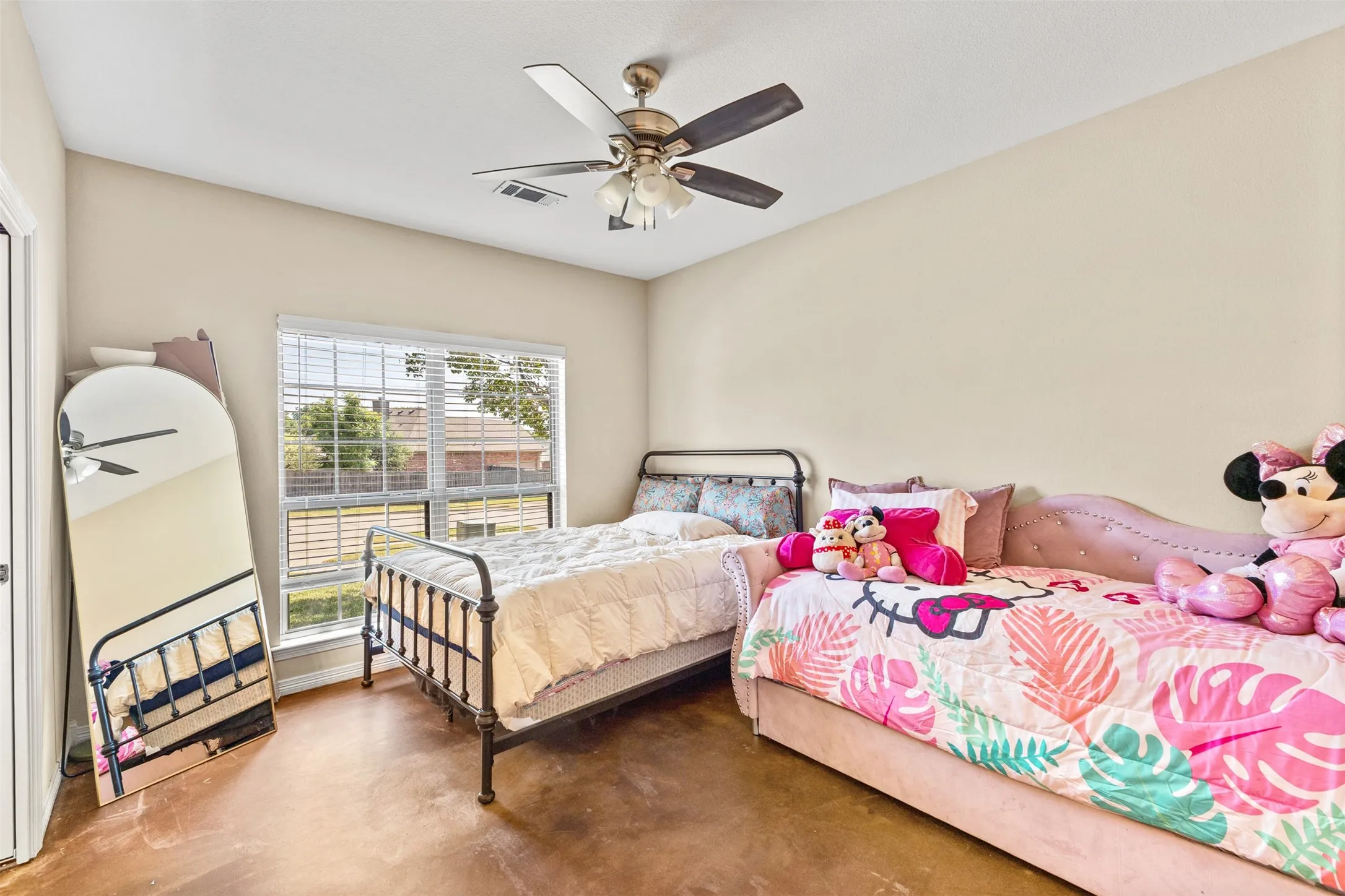 Single Family Residence For Sale in Ellis County , 1010 Williams Street, Ennis, Texas 75119, 3 Bedroom, 3 Bathroom, 2 Garage spaces, 1,933 Sqft, built in 2005, mls#21354624, Real Estate Agent in Ennis, Homes For Sale in Ellis county, Homes For Sale in Ennis, Realtor in Ennis Texas, Real Estate Brokerage Independent Realty Texas, Luminita Cordes Realtor