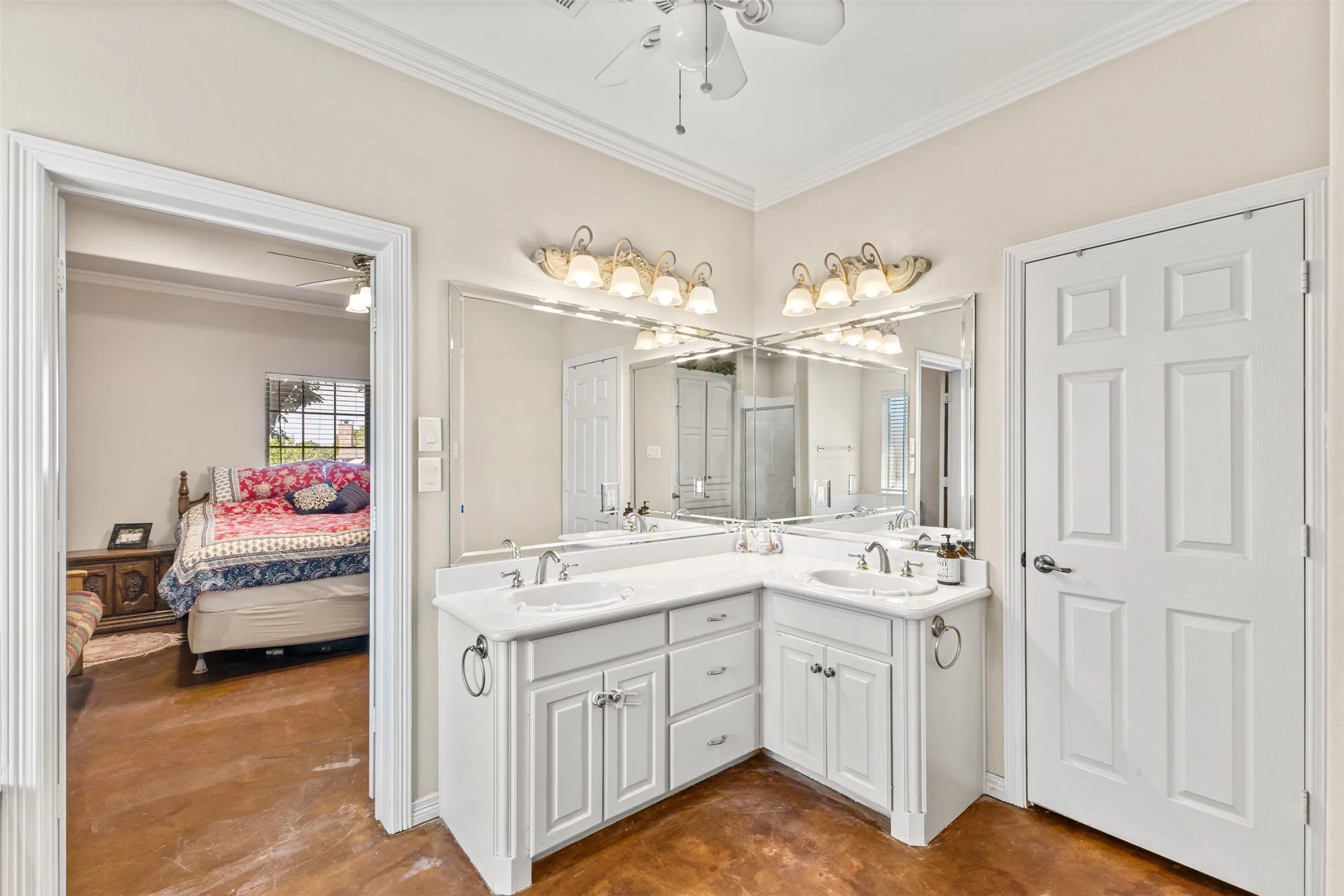 Single Family Residence For Sale in Ellis County , 1010 Williams Street, Ennis, Texas 75119, 3 Bedroom, 3 Bathroom, 2 Garage spaces, 1,933 Sqft, built in 2005, mls#21354624, Real Estate Agent in Ennis, Homes For Sale in Ellis county, Homes For Sale in Ennis, Realtor in Ennis Texas, Real Estate Brokerage Independent Realty Texas, Luminita Cordes Realtor