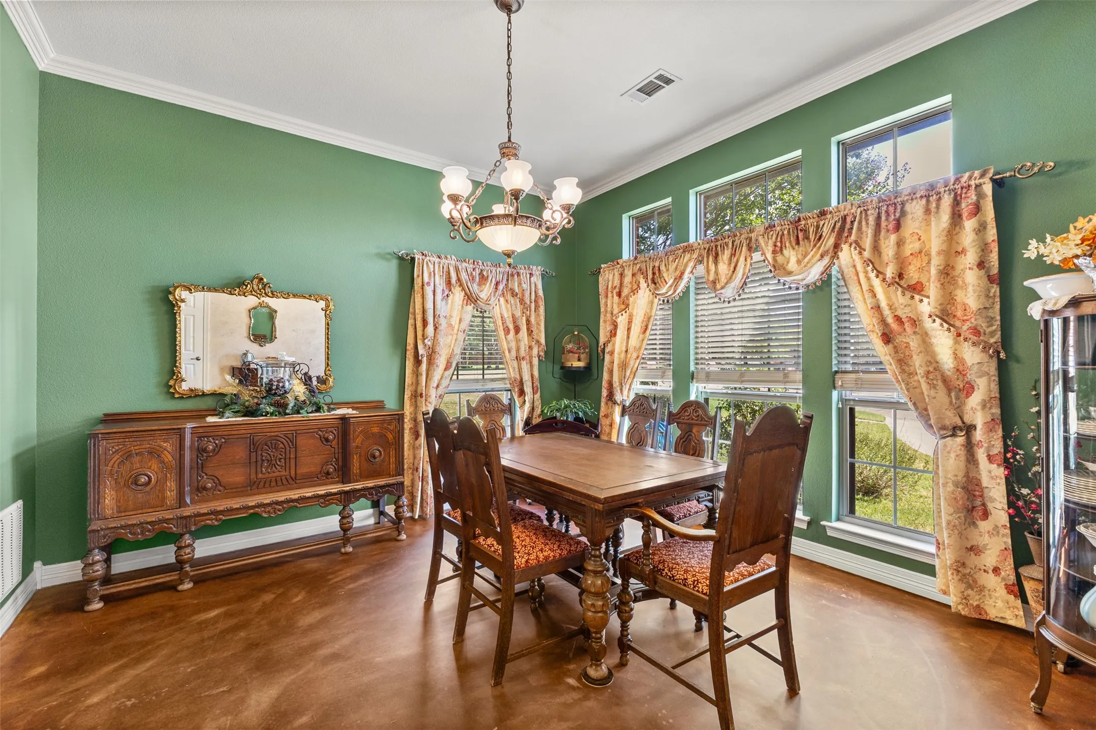 Single Family Residence For Sale in Ellis County , 1010 Williams Street, Ennis, Texas 75119, 3 Bedroom, 3 Bathroom, 2 Garage spaces, 1,933 Sqft, built in 2005, mls#21354624, Real Estate Agent in Ennis, Homes For Sale in Ellis county, Homes For Sale in Ennis, Realtor in Ennis Texas, Real Estate Brokerage Independent Realty Texas, Luminita Cordes Realtor