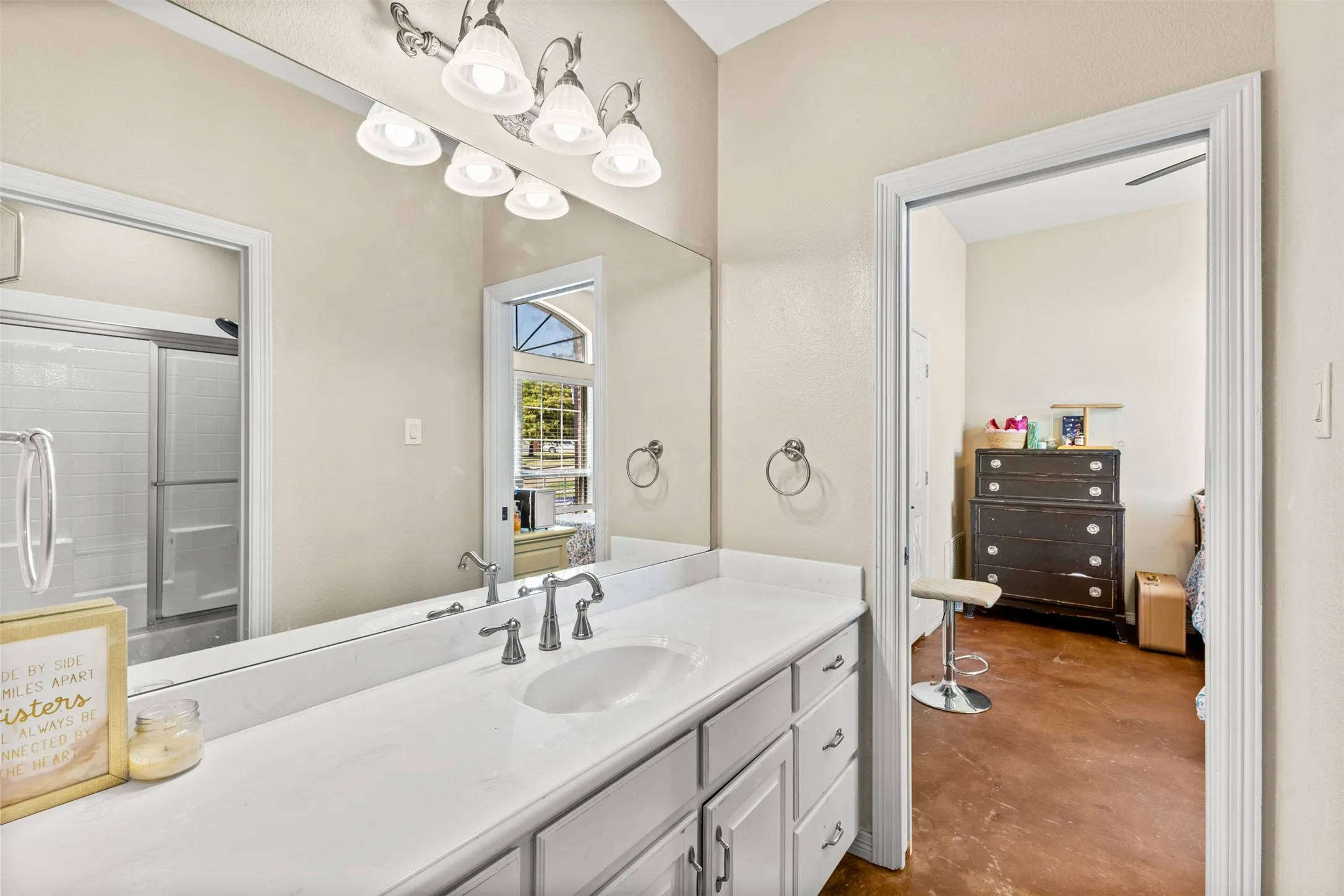Single Family Residence For Sale in Ellis County , 1010 Williams Street, Ennis, Texas 75119, 3 Bedroom, 3 Bathroom, 2 Garage spaces, 1,933 Sqft, built in 2005, mls#21354624, Real Estate Agent in Ennis, Homes For Sale in Ellis county, Homes For Sale in Ennis, Realtor in Ennis Texas, Real Estate Brokerage Independent Realty Texas, Luminita Cordes Realtor