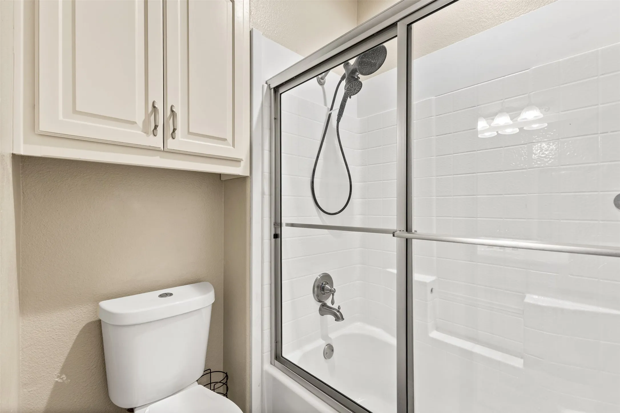 Single Family Residence For Sale in Ellis County , 1010 Williams Street, Ennis, Texas 75119, 3 Bedroom, 3 Bathroom, 2 Garage spaces, 1,933 Sqft, built in 2005, mls#21354624, Real Estate Agent in Ennis, Homes For Sale in Ellis county, Homes For Sale in Ennis, Realtor in Ennis Texas, Real Estate Brokerage Independent Realty Texas, Luminita Cordes Realtor