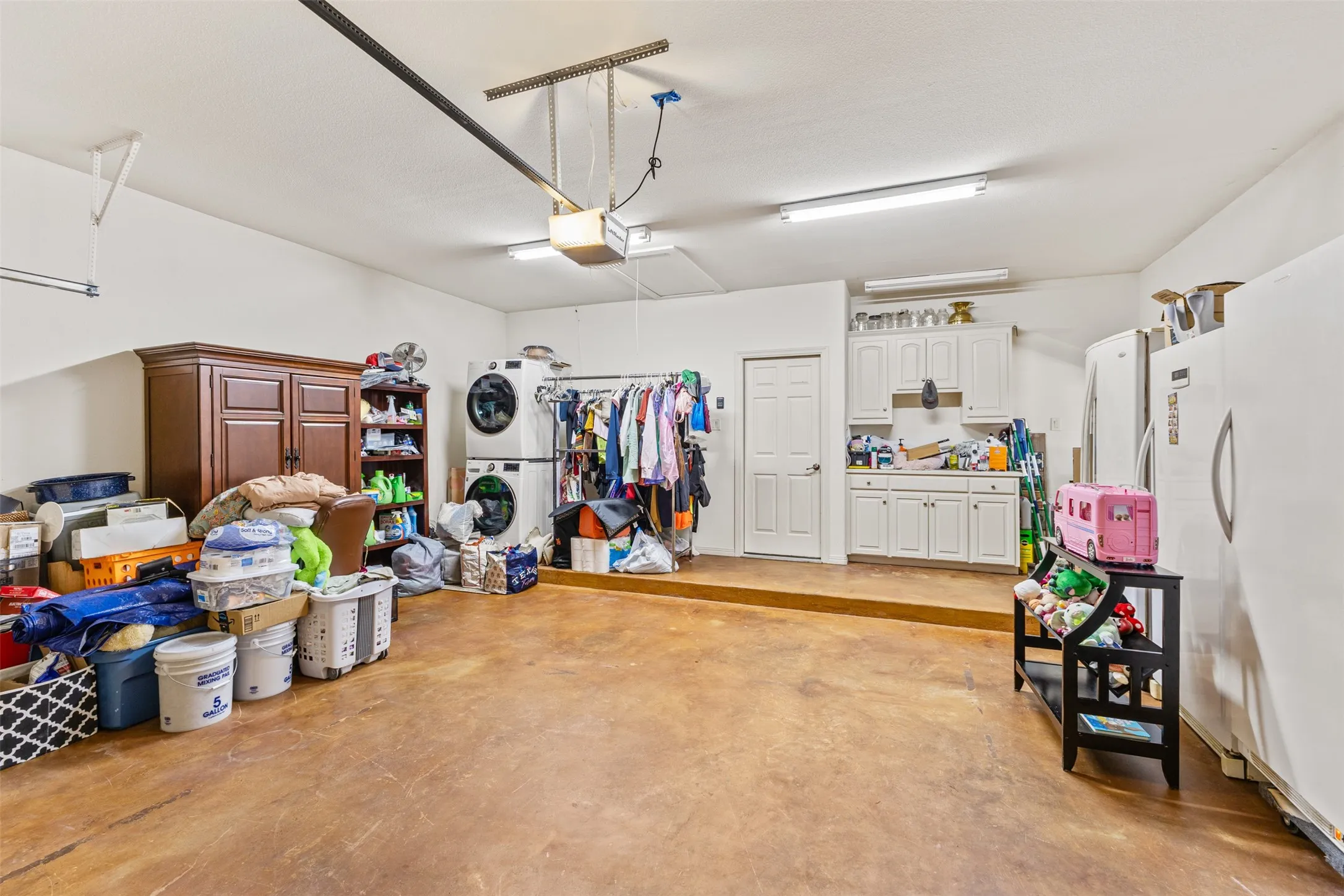 Single Family Residence For Sale in Ellis County , 1010 Williams Street, Ennis, Texas 75119, 3 Bedroom, 3 Bathroom, 2 Garage spaces, 1,933 Sqft, built in 2005, mls#21354624, Real Estate Agent in Ennis, Homes For Sale in Ellis county, Homes For Sale in Ennis, Realtor in Ennis Texas, Real Estate Brokerage Independent Realty Texas, Luminita Cordes Realtor