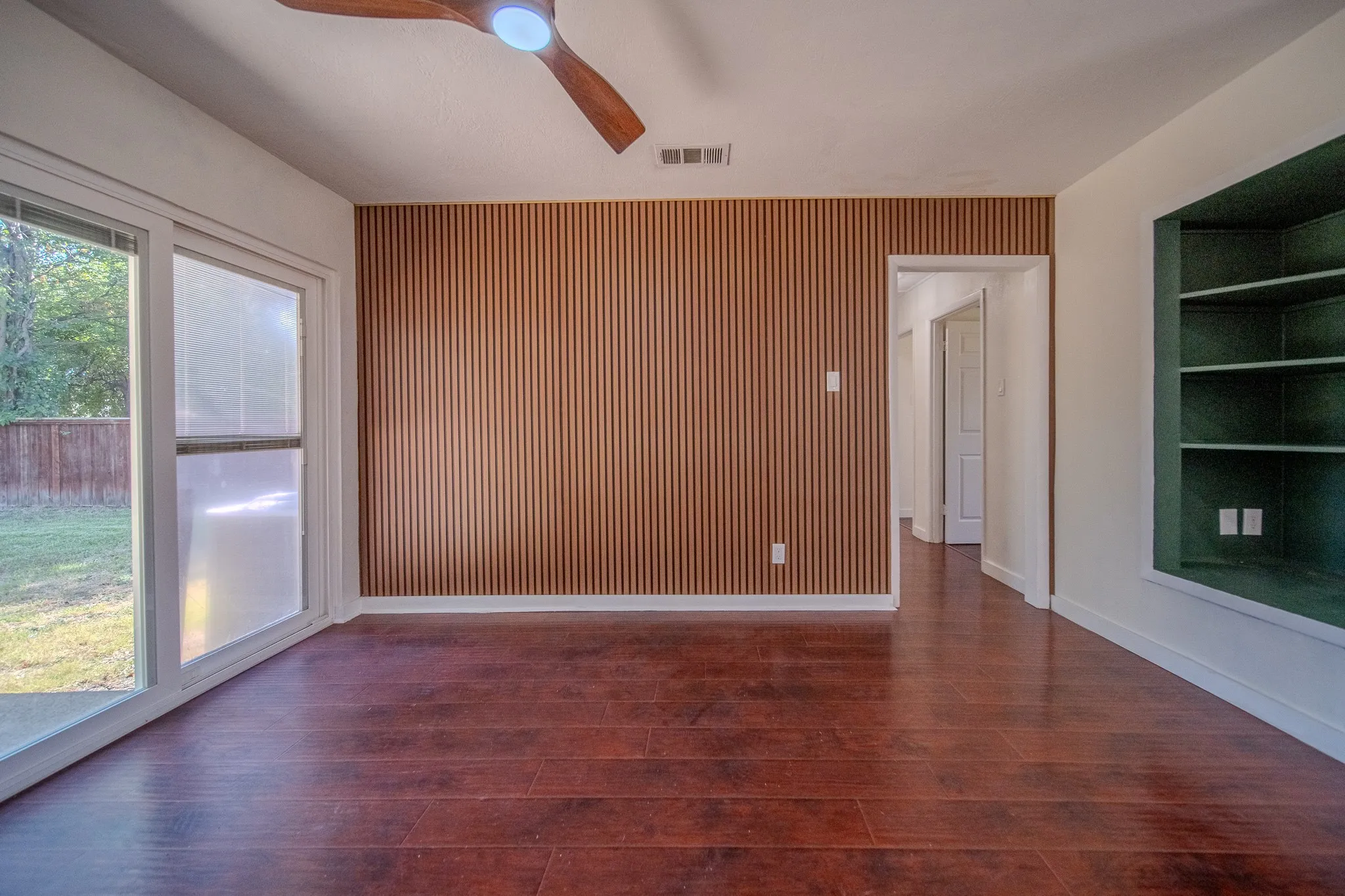 Single Family Residence For Sale in Dallas County , 2901 Maple Drive, Garland, Texas 75042, 4 Bedroom, 2 Bathroom, Garage spaces, 1,277 Sqft, built in 1958, mls#21366707, Real Estate Agent in Garland, Homes For Sale in Dallas county, Homes For Sale in Garland, Realtor in Garland Texas, Real Estate Brokerage Independent Realty Texas, Luminita Cordes Realtor