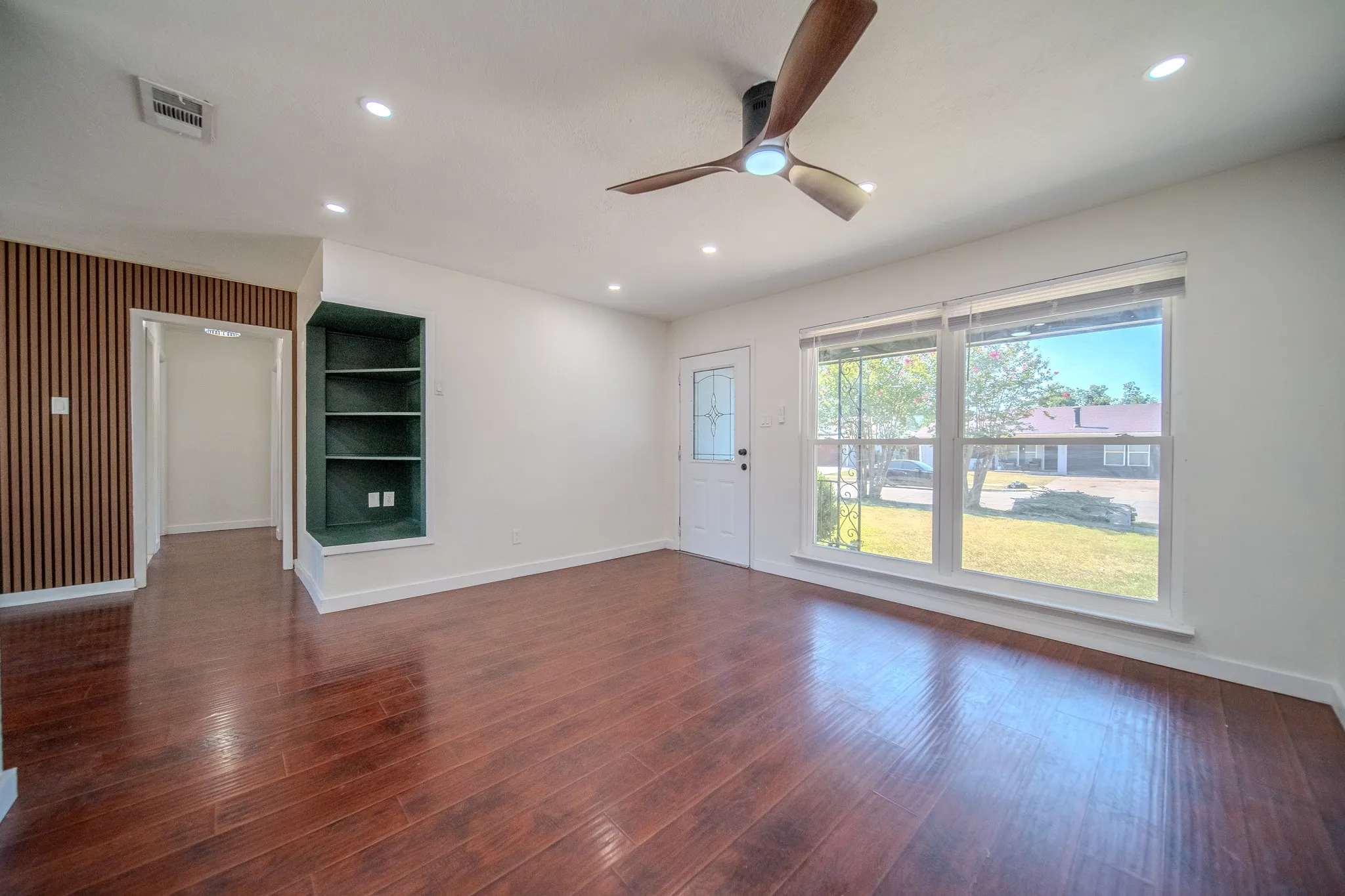 Single Family Residence For Sale in Dallas County , 2901 Maple Drive, Garland, Texas 75042, 4 Bedroom, 2 Bathroom, Garage spaces, 1,277 Sqft, built in 1958, mls#21366707, Real Estate Agent in Garland, Homes For Sale in Dallas county, Homes For Sale in Garland, Realtor in Garland Texas, Real Estate Brokerage Independent Realty Texas, Luminita Cordes Realtor