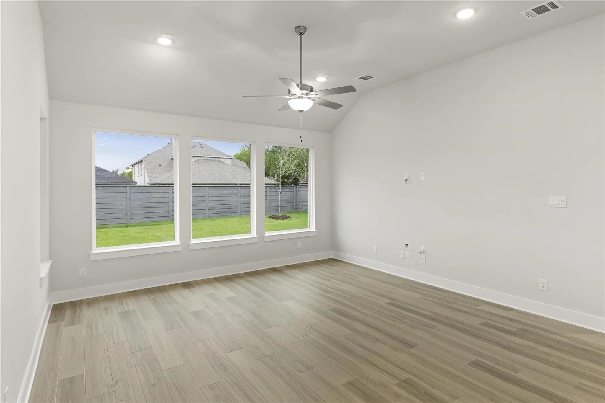 Single Family Residence For Rent in Denton County , 653 Begonia Way, Little Elm, Texas 76227, 3 Bedroom, 2 Bathroom, 2 Garage spaces, 2,257 Sqft, built in 2024, mls#21366885, Real Estate Agent in Little Elm, Homes For Rent in Denton county, Homes For Rent in Little Elm, Realtor in Little Elm Texas, Real Estate Brokerage Independent Realty Texas, Luminita Cordes Realtor