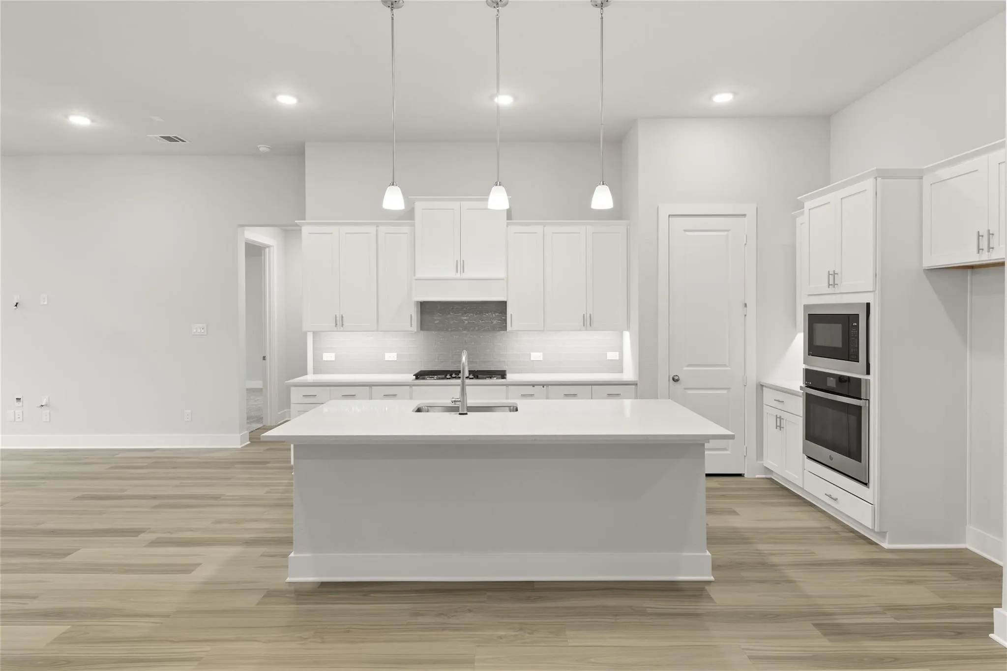 Single Family Residence For Rent in Denton County , 653 Begonia Way, Little Elm, Texas 76227, 3 Bedroom, 2 Bathroom, 2 Garage spaces, 2,257 Sqft, built in 2024, mls#21366885, Real Estate Agent in Little Elm, Homes For Rent in Denton county, Homes For Rent in Little Elm, Realtor in Little Elm Texas, Real Estate Brokerage Independent Realty Texas, Luminita Cordes Realtor