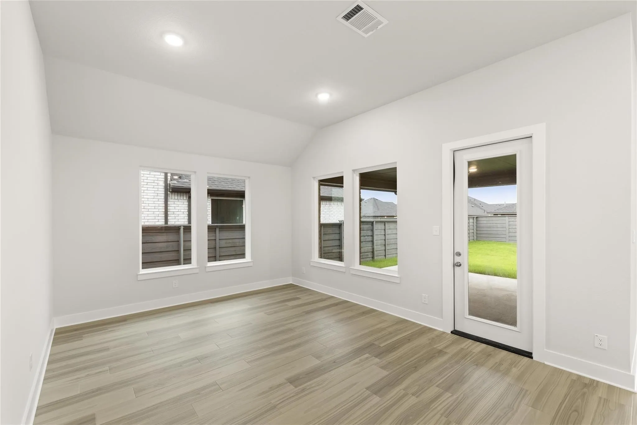 Single Family Residence For Rent in Denton County , 653 Begonia Way, Little Elm, Texas 76227, 3 Bedroom, 2 Bathroom, 2 Garage spaces, 2,257 Sqft, built in 2024, mls#21366885, Real Estate Agent in Little Elm, Homes For Rent in Denton county, Homes For Rent in Little Elm, Realtor in Little Elm Texas, Real Estate Brokerage Independent Realty Texas, Luminita Cordes Realtor
