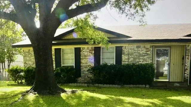 Single Family Residence For Sale in Dallas County , 1425 Virgie Joe Drive, Mesquite, Texas 75149, 3 Bedroom, 2 Bathroom, 2 Garage spaces, 1,209 Sqft, built in 1972, mls#21360479, Real Estate Agent in Mesquite, Homes For Sale in Dallas county, Homes For Sale in Mesquite, Realtor in Mesquite Texas, Real Estate Brokerage Independent Realty Texas, Luminita Cordes Realtor