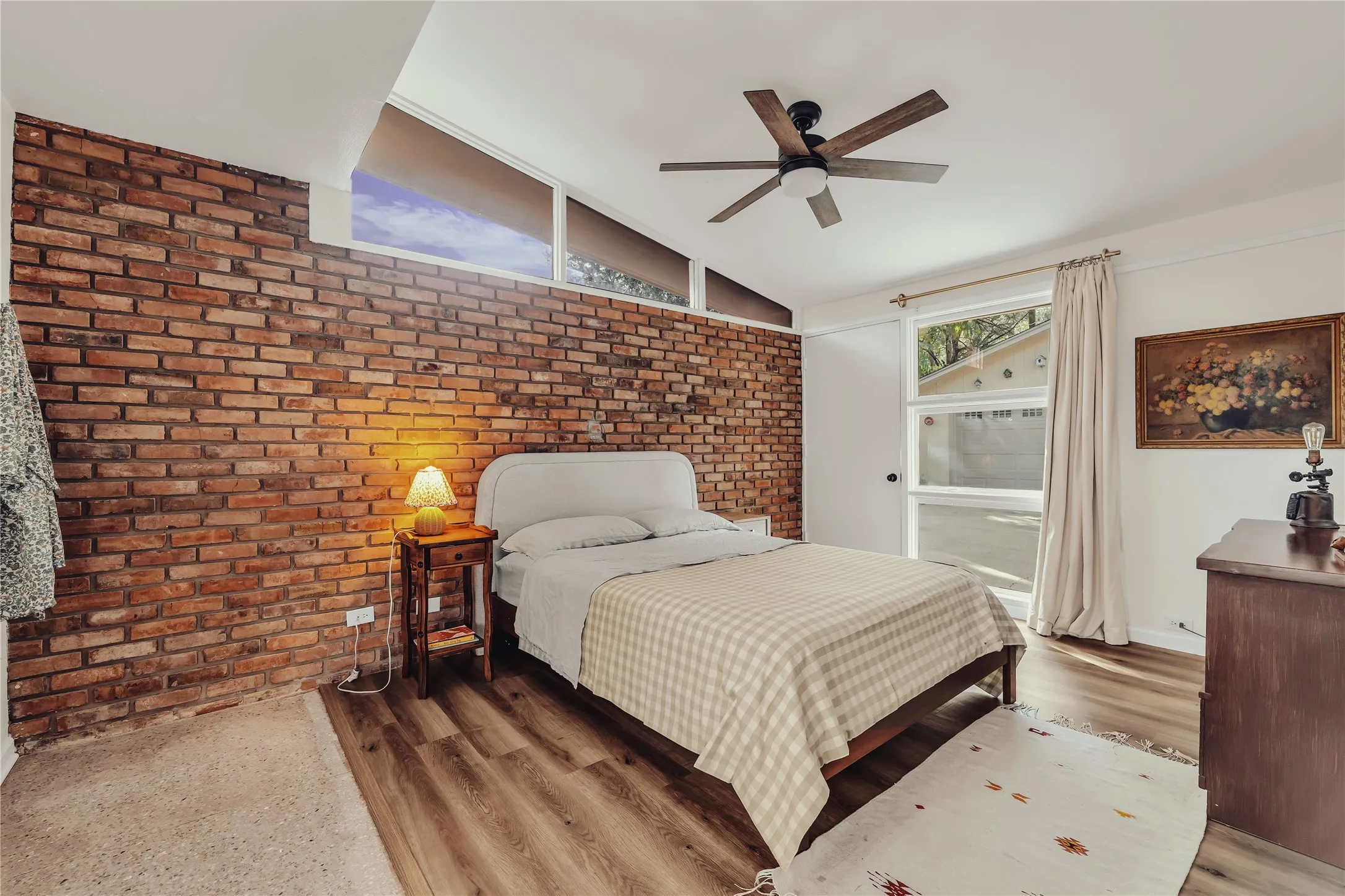 Single Family Residence For Sale in Mc Lennan County , 2112 Gregory Lane, Waco, Texas 76708, 3 Bedroom, 3 Bathroom, 2 Garage spaces, 2,441 Sqft, built in 1955, mls#21365959, Real Estate Agent in Waco, Homes For Sale in Mc Lennan county, Homes For Sale in Waco, Realtor in Waco Texas, Real Estate Brokerage Independent Realty Texas, Luminita Cordes Realtor