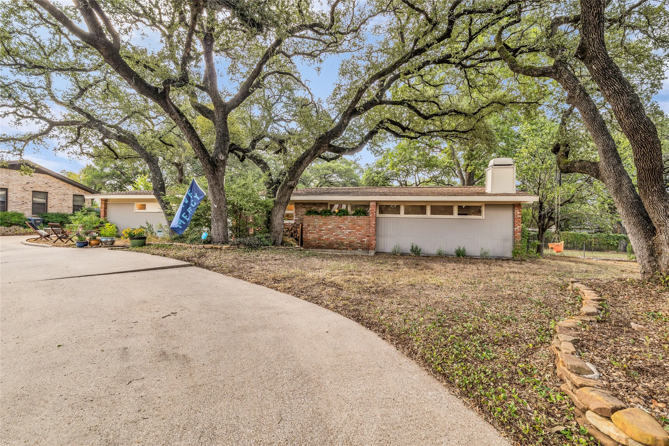 Single Family Residence For Sale in Mc Lennan County , 2112 Gregory Lane, Waco, Texas 76708, 3 Bedroom, 3 Bathroom, 2 Garage spaces, 2,441 Sqft, built in 1955, mls#21365959, Real Estate Agent in Waco, Homes For Sale in Mc Lennan county, Homes For Sale in Waco, Realtor in Waco Texas, Real Estate Brokerage Independent Realty Texas, Luminita Cordes Realtor
