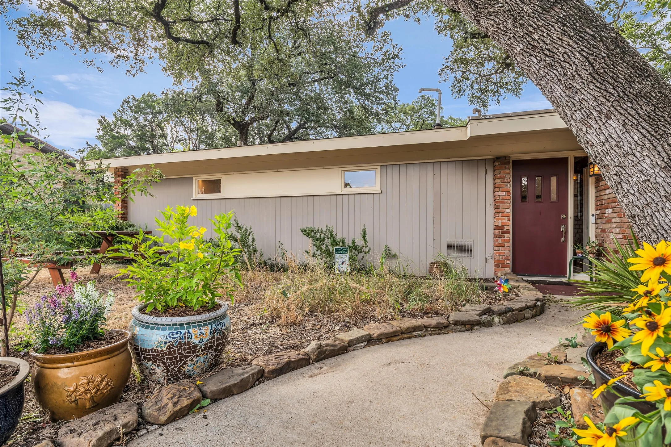 Single Family Residence For Sale in Mc Lennan County , 2112 Gregory Lane, Waco, Texas 76708, 3 Bedroom, 3 Bathroom, 2 Garage spaces, 2,441 Sqft, built in 1955, mls#21365959, Real Estate Agent in Waco, Homes For Sale in Mc Lennan county, Homes For Sale in Waco, Realtor in Waco Texas, Real Estate Brokerage Independent Realty Texas, Luminita Cordes Realtor