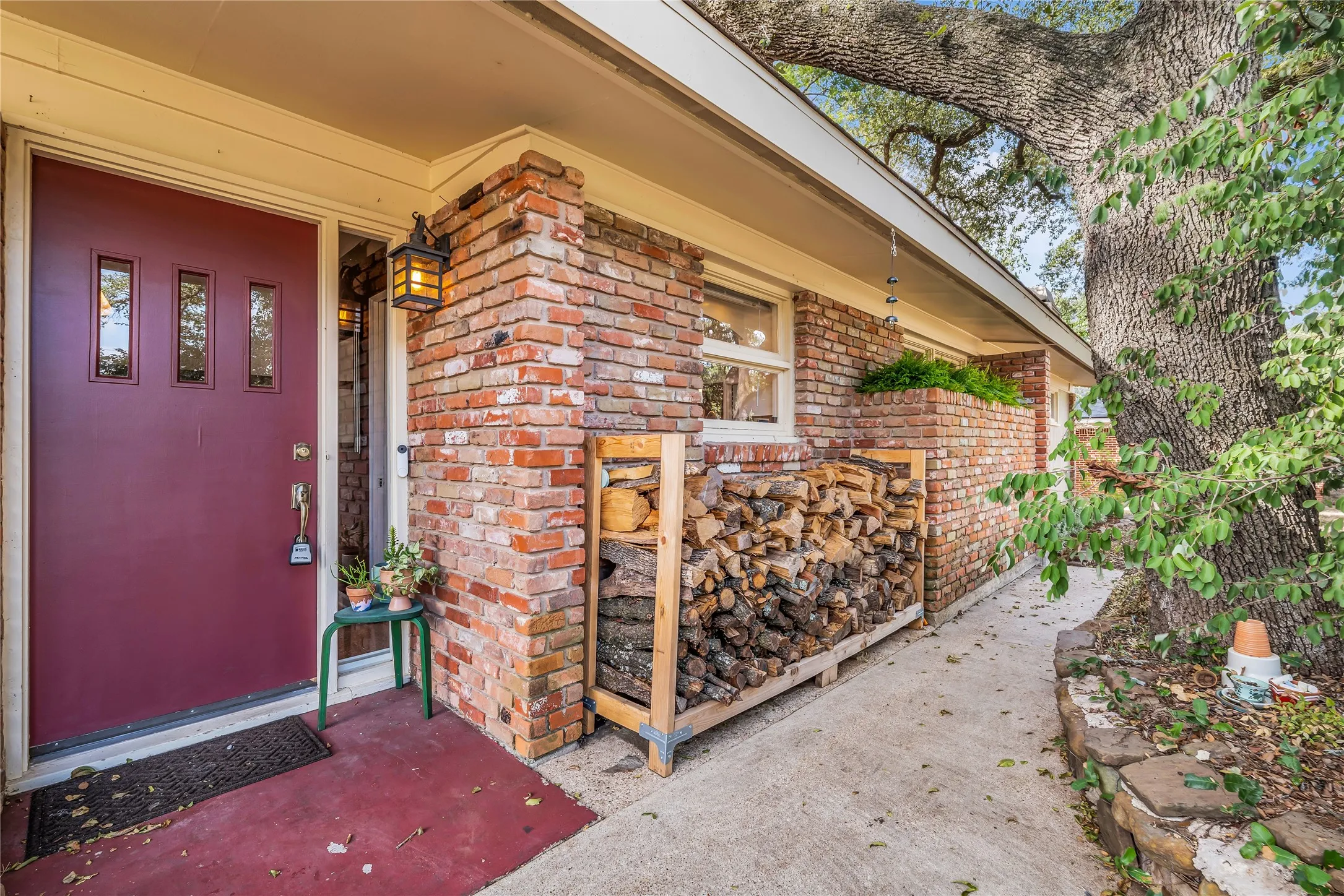 Single Family Residence For Sale in Mc Lennan County , 2112 Gregory Lane, Waco, Texas 76708, 3 Bedroom, 3 Bathroom, 2 Garage spaces, 2,441 Sqft, built in 1955, mls#21365959, Real Estate Agent in Waco, Homes For Sale in Mc Lennan county, Homes For Sale in Waco, Realtor in Waco Texas, Real Estate Brokerage Independent Realty Texas, Luminita Cordes Realtor