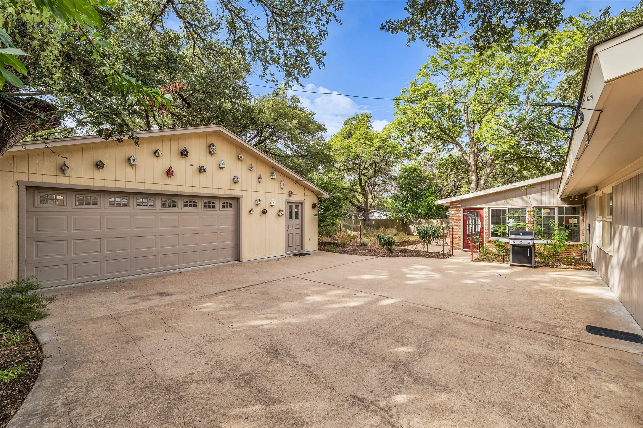 Single Family Residence For Sale in Mc Lennan County , 2112 Gregory Lane, Waco, Texas 76708, 3 Bedroom, 3 Bathroom, 2 Garage spaces, 2,441 Sqft, built in 1955, mls#21365959, Real Estate Agent in Waco, Homes For Sale in Mc Lennan county, Homes For Sale in Waco, Realtor in Waco Texas, Real Estate Brokerage Independent Realty Texas, Luminita Cordes Realtor