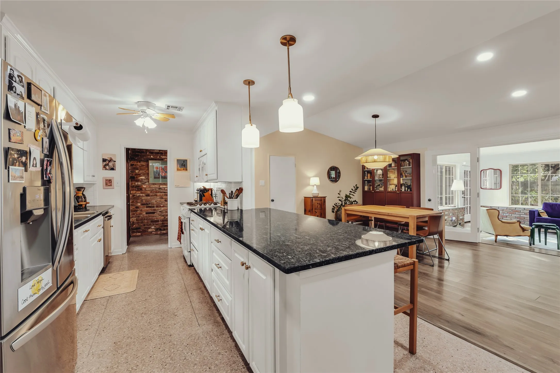 Single Family Residence For Sale in Mc Lennan County , 2112 Gregory Lane, Waco, Texas 76708, 3 Bedroom, 3 Bathroom, 2 Garage spaces, 2,441 Sqft, built in 1955, mls#21365959, Real Estate Agent in Waco, Homes For Sale in Mc Lennan county, Homes For Sale in Waco, Realtor in Waco Texas, Real Estate Brokerage Independent Realty Texas, Luminita Cordes Realtor