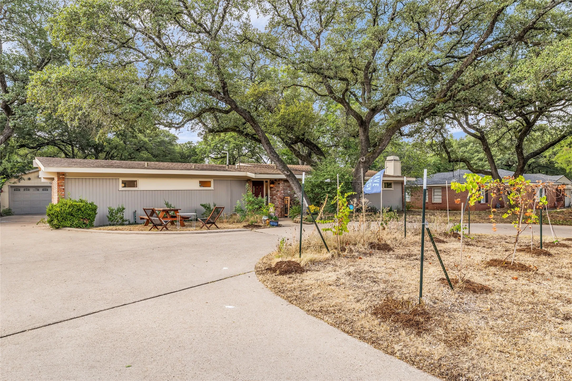 Single Family Residence For Sale in Mc Lennan County , 2112 Gregory Lane, Waco, Texas 76708, 3 Bedroom, 3 Bathroom, 2 Garage spaces, 2,441 Sqft, built in 1955, mls#21365959, Real Estate Agent in Waco, Homes For Sale in Mc Lennan county, Homes For Sale in Waco, Realtor in Waco Texas, Real Estate Brokerage Independent Realty Texas, Luminita Cordes Realtor