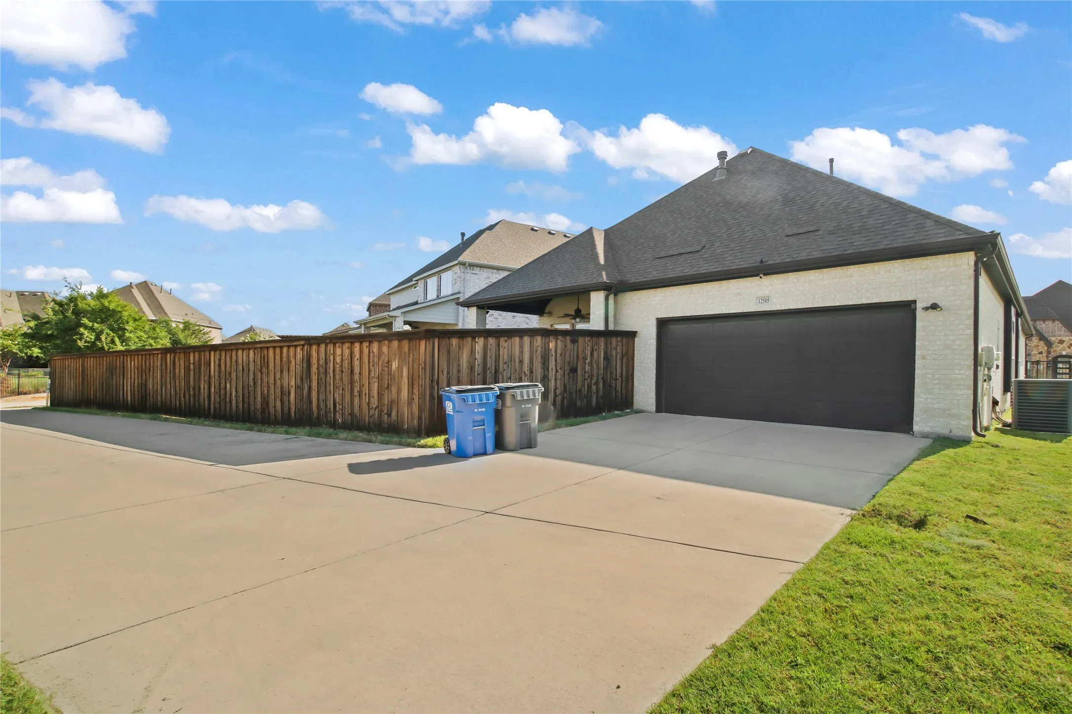 Single Family Residence For Sale in Dallas County , 12505 Amesbury Way, Farmers Branch, Texas 75234, 3 Bedroom, 3 Bathroom, 2 Garage spaces, 2,311 Sqft, built in 2019, mls#21366877, Real Estate Agent in Farmers Branch, Homes For Sale in Dallas county, Homes For Sale in Farmers Branch, Realtor in Farmers Branch Texas, Real Estate Brokerage Independent Realty Texas, Luminita Cordes Realtor