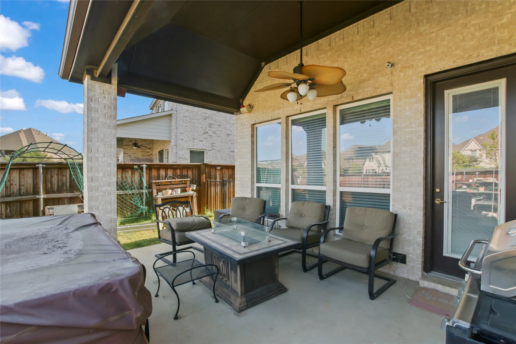 Single Family Residence For Sale in Dallas County , 12505 Amesbury Way, Farmers Branch, Texas 75234, 3 Bedroom, 3 Bathroom, 2 Garage spaces, 2,311 Sqft, built in 2019, mls#21366877, Real Estate Agent in Farmers Branch, Homes For Sale in Dallas county, Homes For Sale in Farmers Branch, Realtor in Farmers Branch Texas, Real Estate Brokerage Independent Realty Texas, Luminita Cordes Realtor
