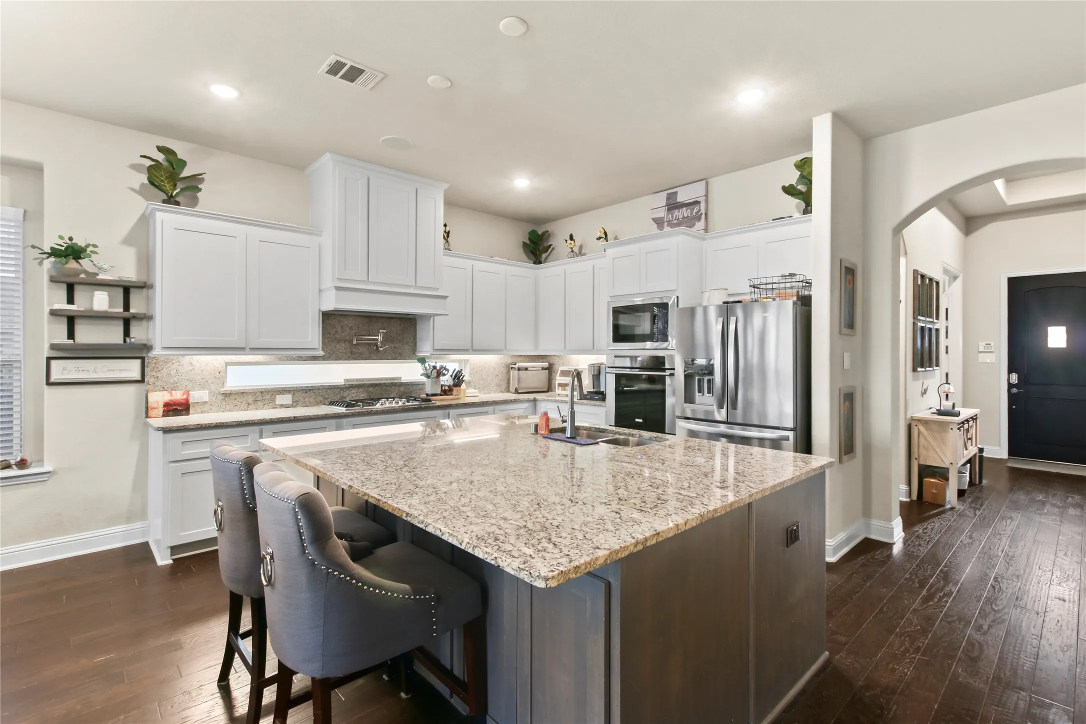 Single Family Residence For Sale in Dallas County , 12505 Amesbury Way, Farmers Branch, Texas 75234, 3 Bedroom, 3 Bathroom, 2 Garage spaces, 2,311 Sqft, built in 2019, mls#21366877, Real Estate Agent in Farmers Branch, Homes For Sale in Dallas county, Homes For Sale in Farmers Branch, Realtor in Farmers Branch Texas, Real Estate Brokerage Independent Realty Texas, Luminita Cordes Realtor