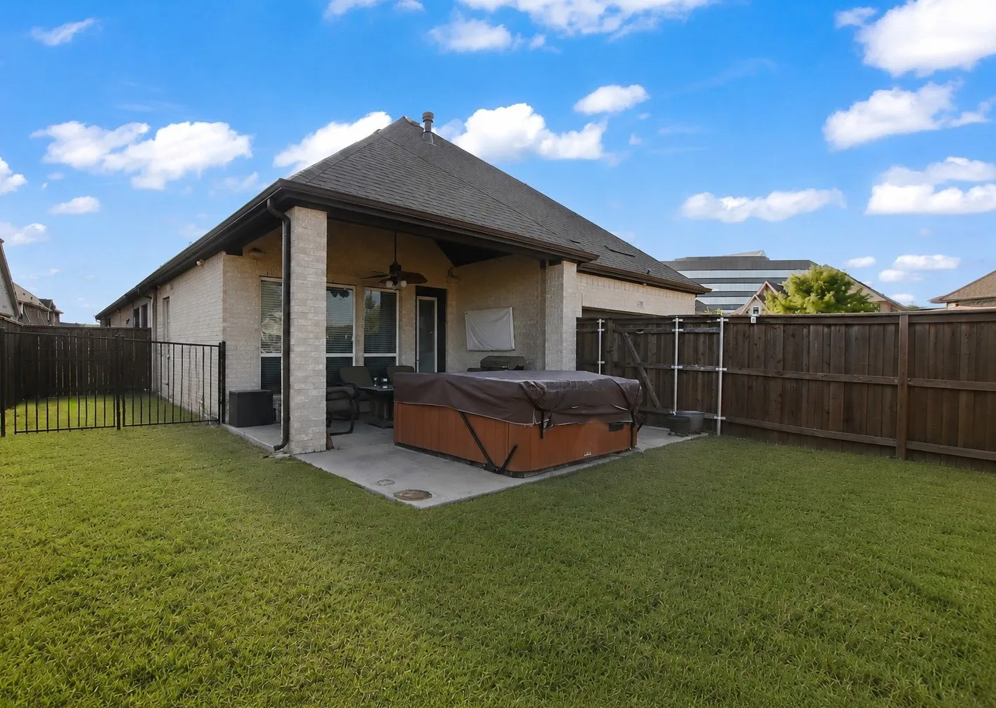 Single Family Residence For Sale in Dallas County , 12505 Amesbury Way, Farmers Branch, Texas 75234, 3 Bedroom, 3 Bathroom, 2 Garage spaces, 2,311 Sqft, built in 2019, mls#21366877, Real Estate Agent in Farmers Branch, Homes For Sale in Dallas county, Homes For Sale in Farmers Branch, Realtor in Farmers Branch Texas, Real Estate Brokerage Independent Realty Texas, Luminita Cordes Realtor