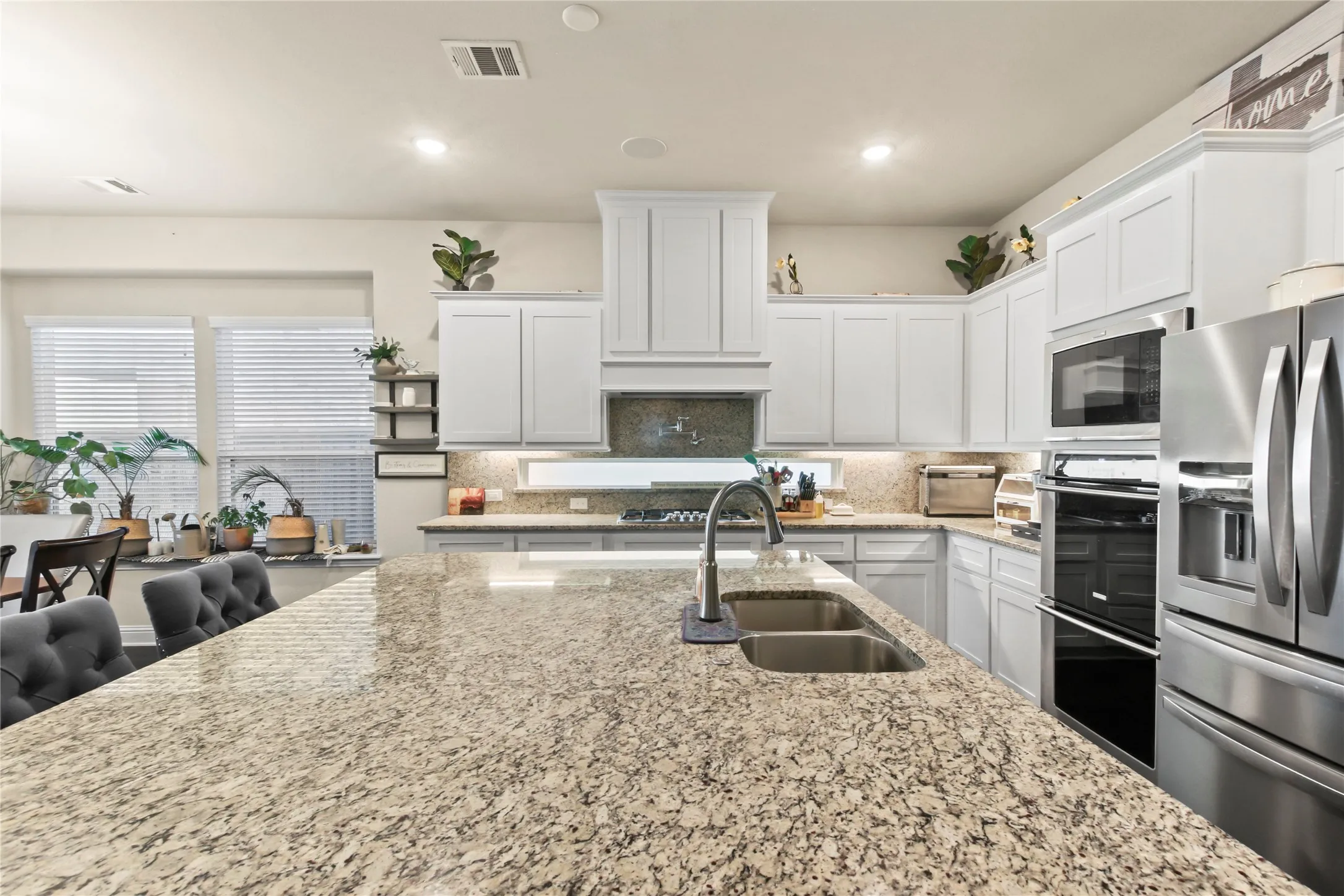 Single Family Residence For Sale in Dallas County , 12505 Amesbury Way, Farmers Branch, Texas 75234, 3 Bedroom, 3 Bathroom, 2 Garage spaces, 2,311 Sqft, built in 2019, mls#21366877, Real Estate Agent in Farmers Branch, Homes For Sale in Dallas county, Homes For Sale in Farmers Branch, Realtor in Farmers Branch Texas, Real Estate Brokerage Independent Realty Texas, Luminita Cordes Realtor