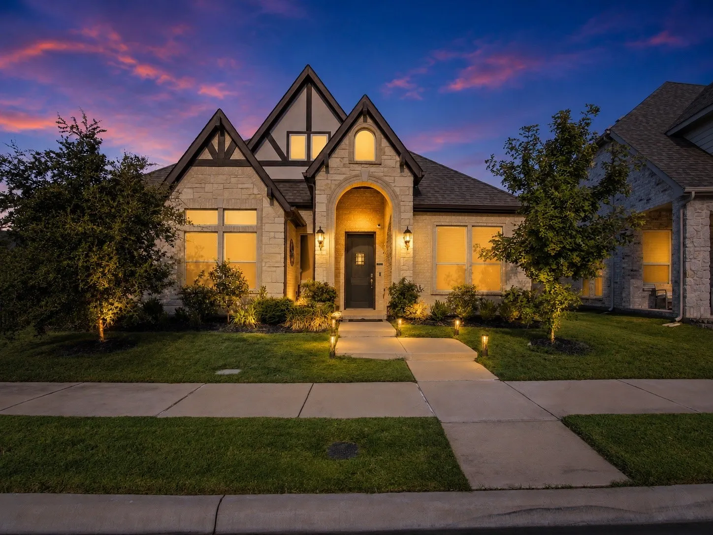Single Family Residence For Sale in Dallas County , 12505 Amesbury Way, Farmers Branch, Texas 75234, 3 Bedroom, 3 Bathroom, 2 Garage spaces, 2,311 Sqft, built in 2019, mls#21366877, Real Estate Agent in Farmers Branch, Homes For Sale in Dallas county, Homes For Sale in Farmers Branch, Realtor in Farmers Branch Texas, Real Estate Brokerage Independent Realty Texas, Luminita Cordes Realtor