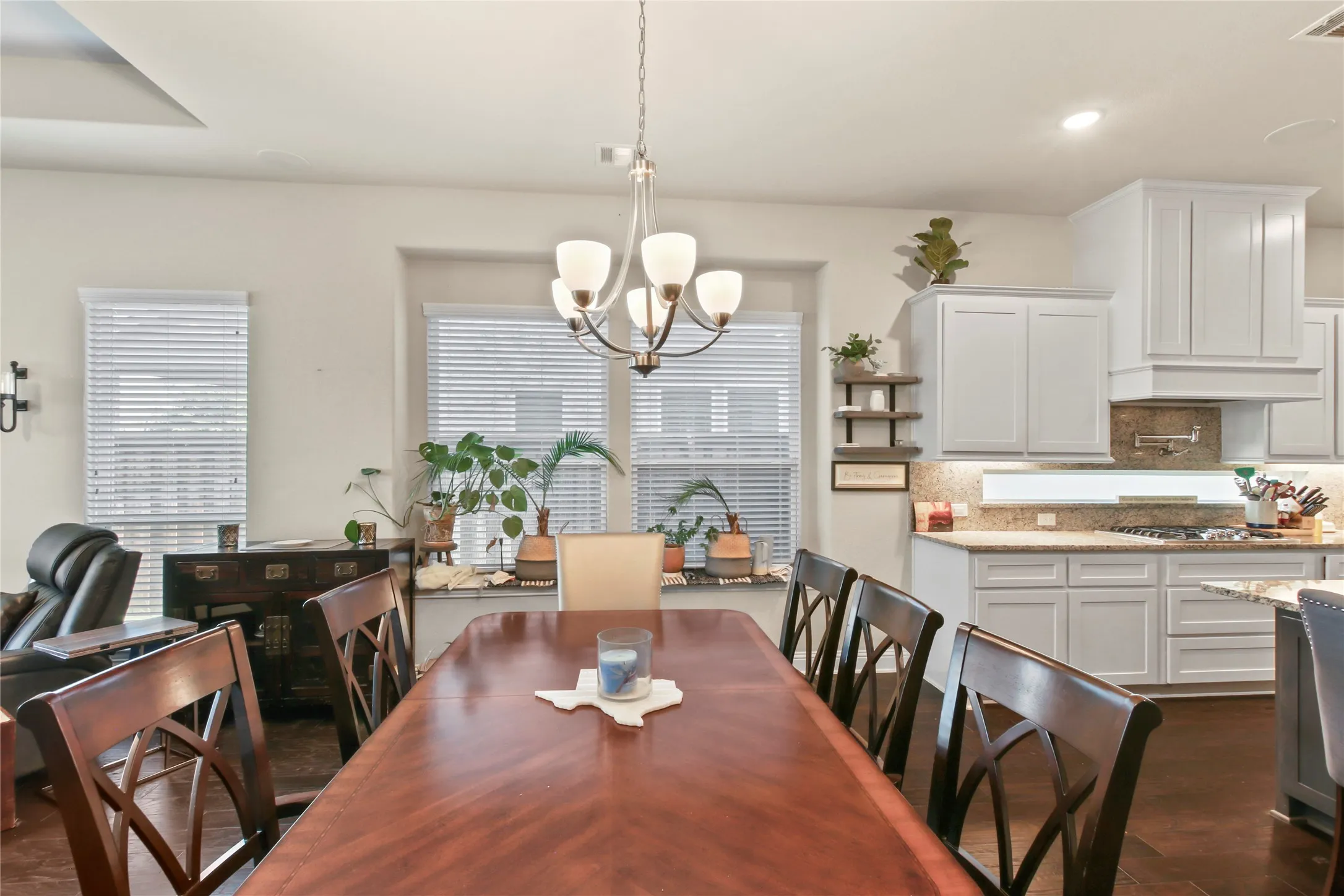 Single Family Residence For Sale in Dallas County , 12505 Amesbury Way, Farmers Branch, Texas 75234, 3 Bedroom, 3 Bathroom, 2 Garage spaces, 2,311 Sqft, built in 2019, mls#21366877, Real Estate Agent in Farmers Branch, Homes For Sale in Dallas county, Homes For Sale in Farmers Branch, Realtor in Farmers Branch Texas, Real Estate Brokerage Independent Realty Texas, Luminita Cordes Realtor