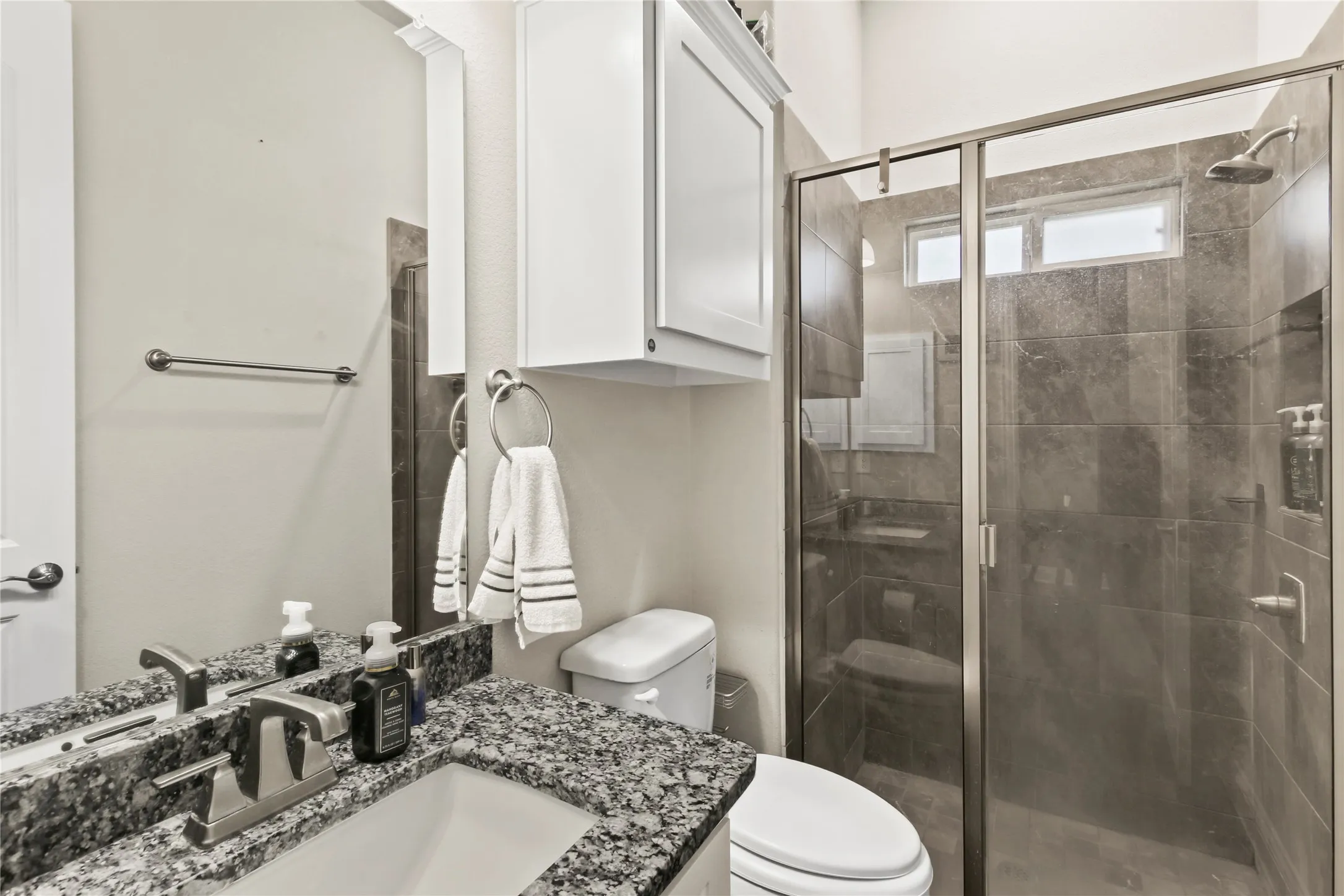 Single Family Residence For Sale in Dallas County , 12505 Amesbury Way, Farmers Branch, Texas 75234, 3 Bedroom, 3 Bathroom, 2 Garage spaces, 2,311 Sqft, built in 2019, mls#21366877, Real Estate Agent in Farmers Branch, Homes For Sale in Dallas county, Homes For Sale in Farmers Branch, Realtor in Farmers Branch Texas, Real Estate Brokerage Independent Realty Texas, Luminita Cordes Realtor