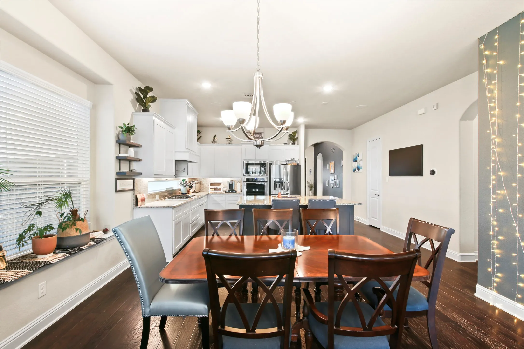Single Family Residence For Sale in Dallas County , 12505 Amesbury Way, Farmers Branch, Texas 75234, 3 Bedroom, 3 Bathroom, 2 Garage spaces, 2,311 Sqft, built in 2019, mls#21366877, Real Estate Agent in Farmers Branch, Homes For Sale in Dallas county, Homes For Sale in Farmers Branch, Realtor in Farmers Branch Texas, Real Estate Brokerage Independent Realty Texas, Luminita Cordes Realtor